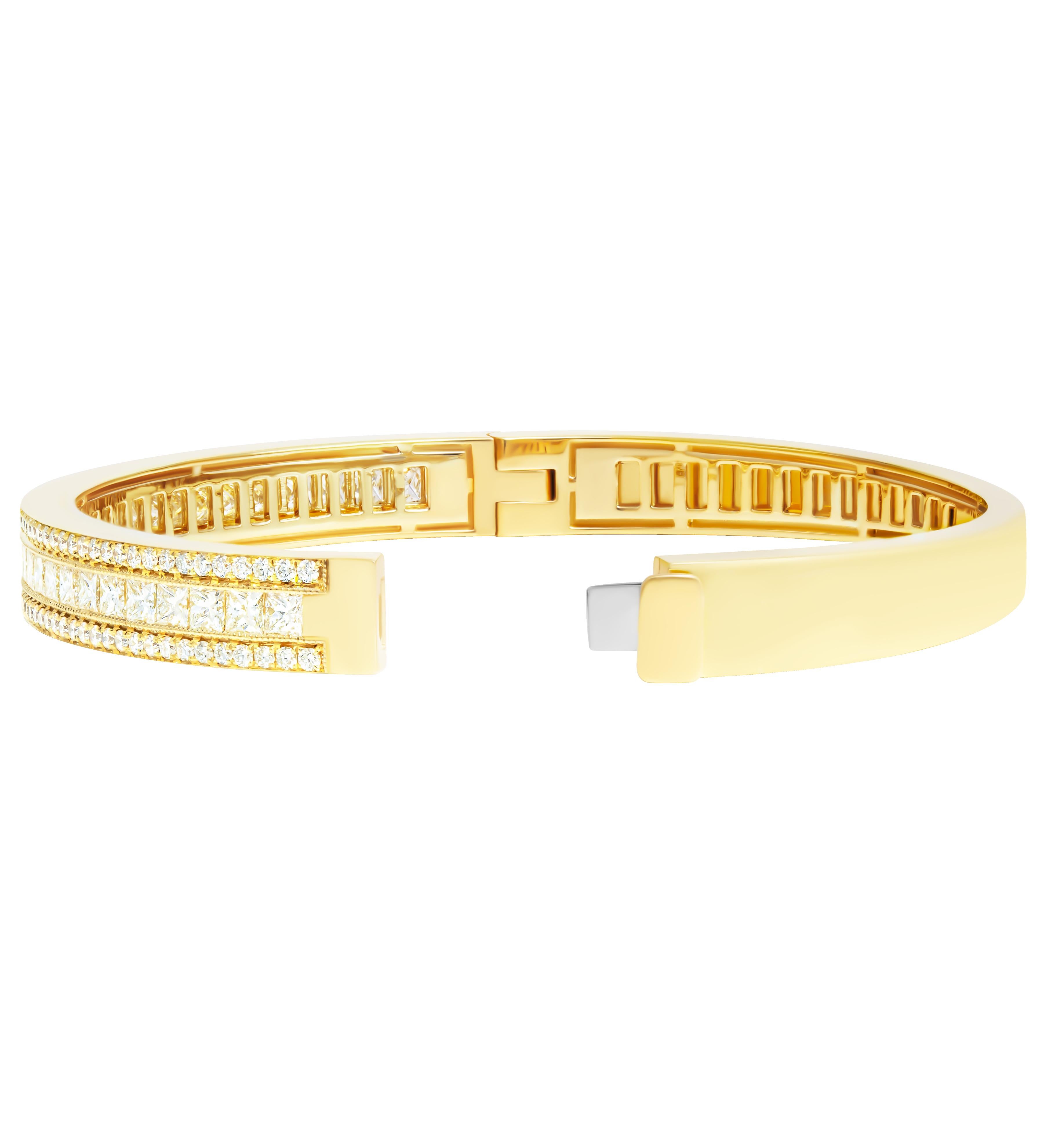Armspange mit Diamanten im Prinzessinnenschliff im Zustand „Neu“ im Angebot in New York, NY