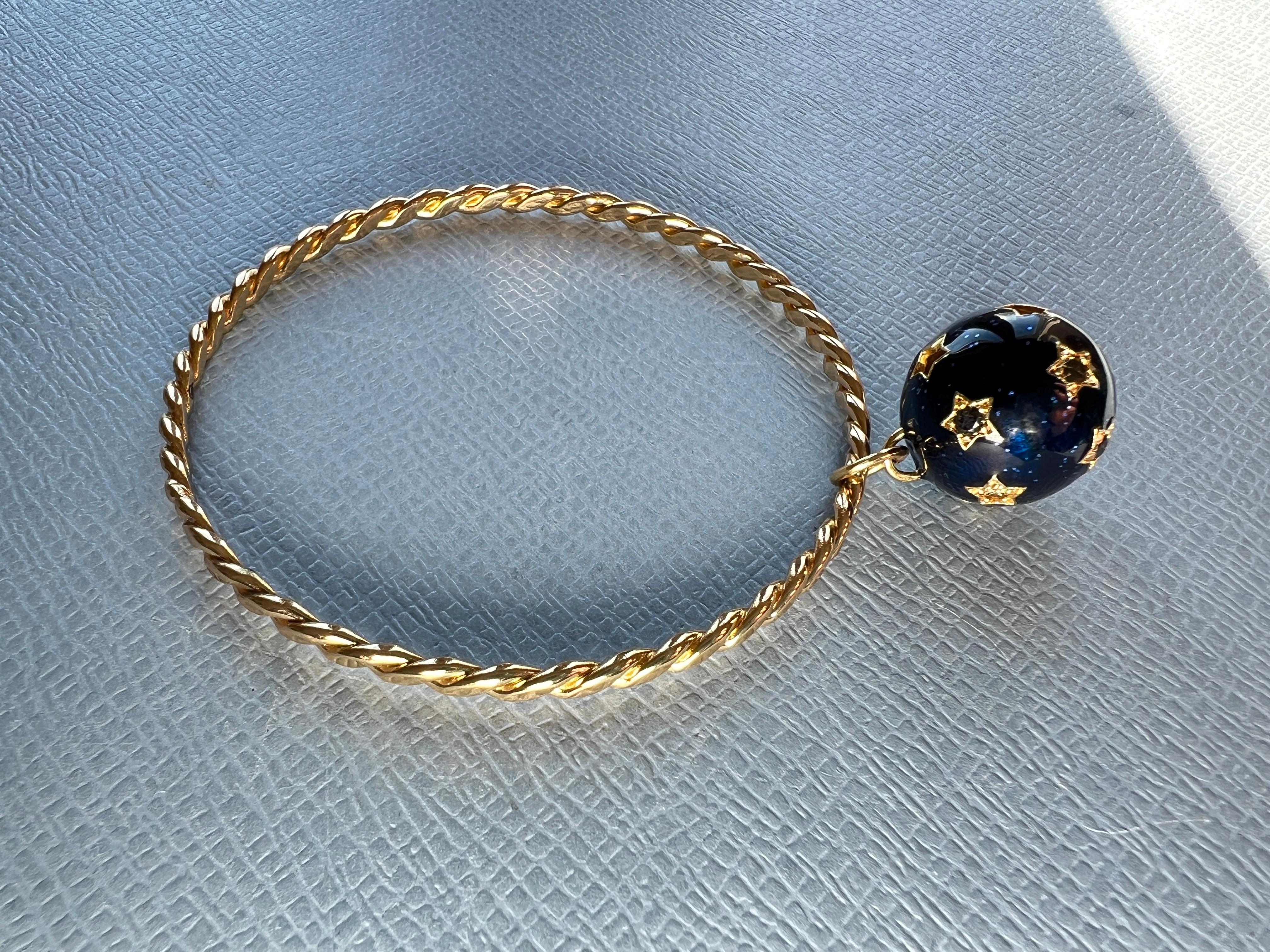 White Diamond Black Diamond Sphere Bangle In New Condition For Sale In Los Angeles, CA