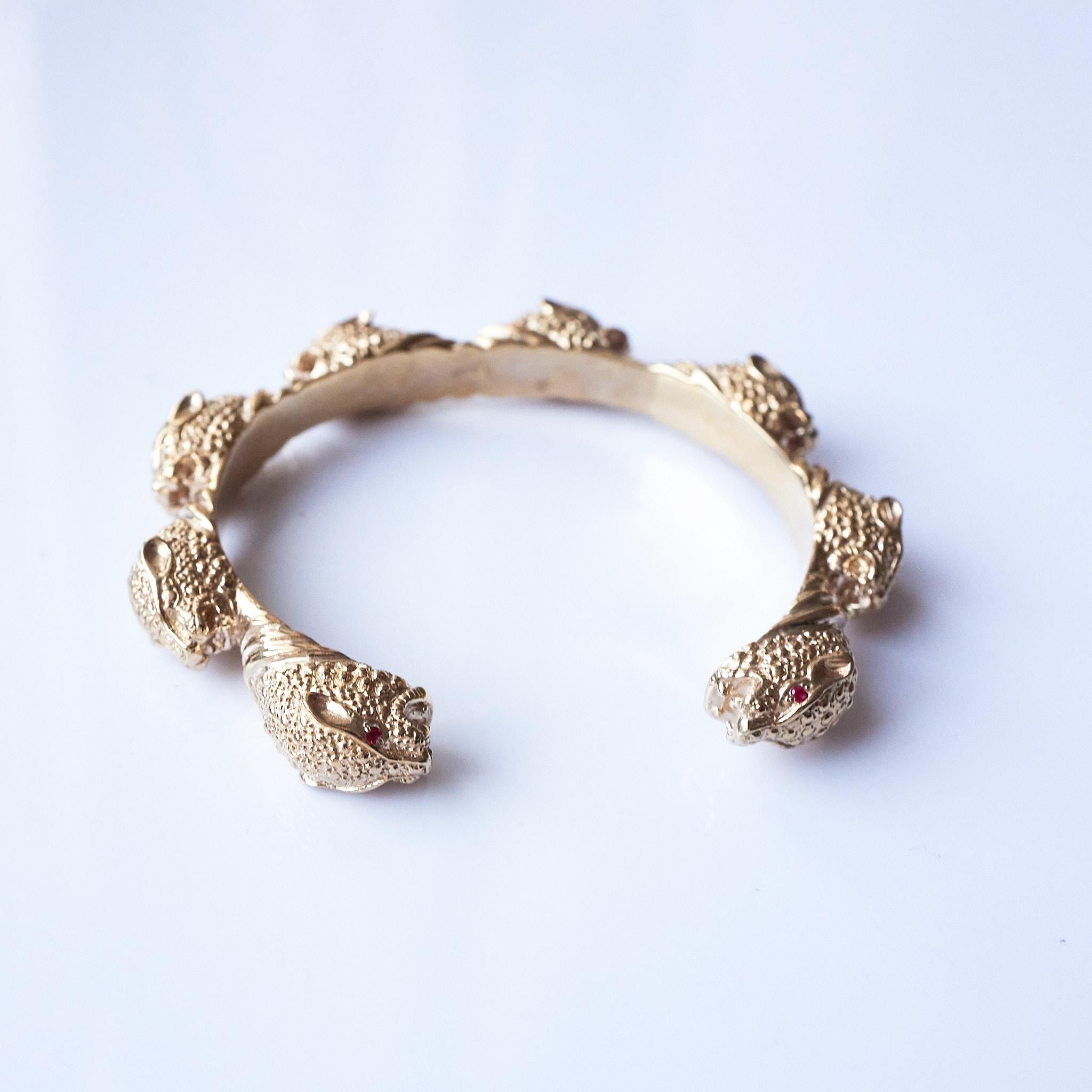 Contemporain Bracelet manchette Rubis Jaguar Bijoux animaux Bronze J Dauphin en vente