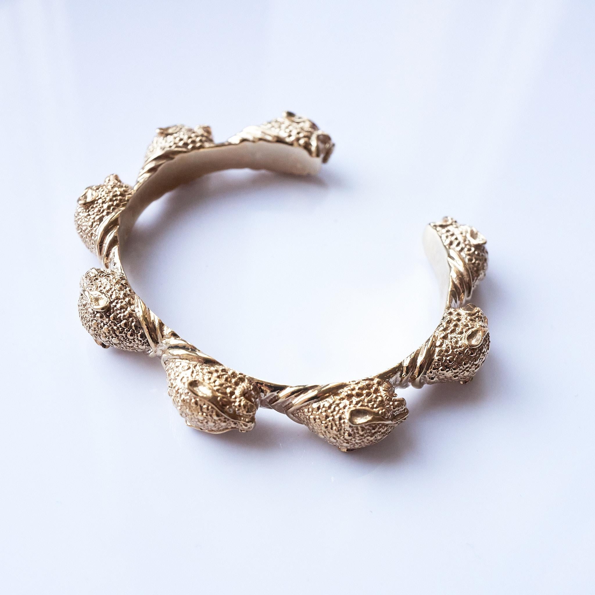 Bracelet manchette Rubis Jaguar Bijoux animaux Bronze J Dauphin Pour femmes en vente