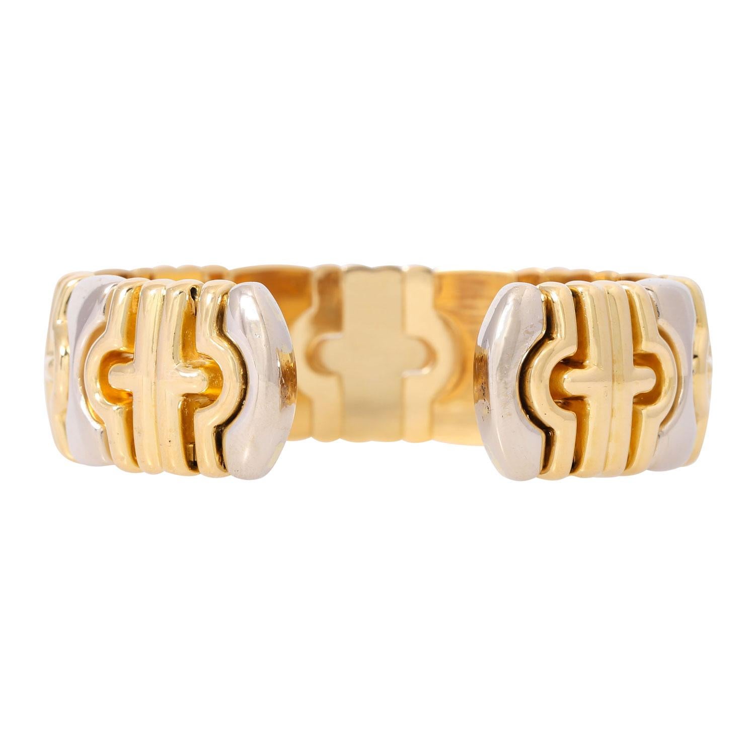 polished, GG/WG 18K, 46.9 g, inner diameter approx. 16 cm, width: approx. 1.8 cm, late 20th century, slight signs of wear.
