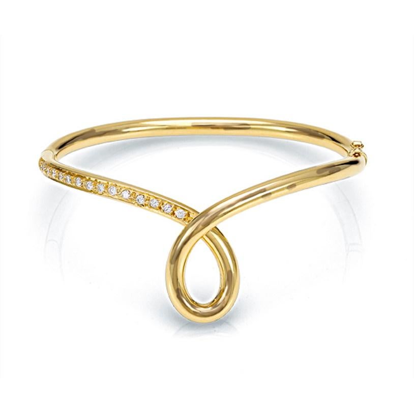 Description :
Un bracelet exquis de la collection classique Essence, qui incarne l'élégance intemporelle de la tradition Micheletto. Fabriqué en or jaune 18 carats, ce bracelet est orné d'un délicat arrangement de diamants blancs brillants,