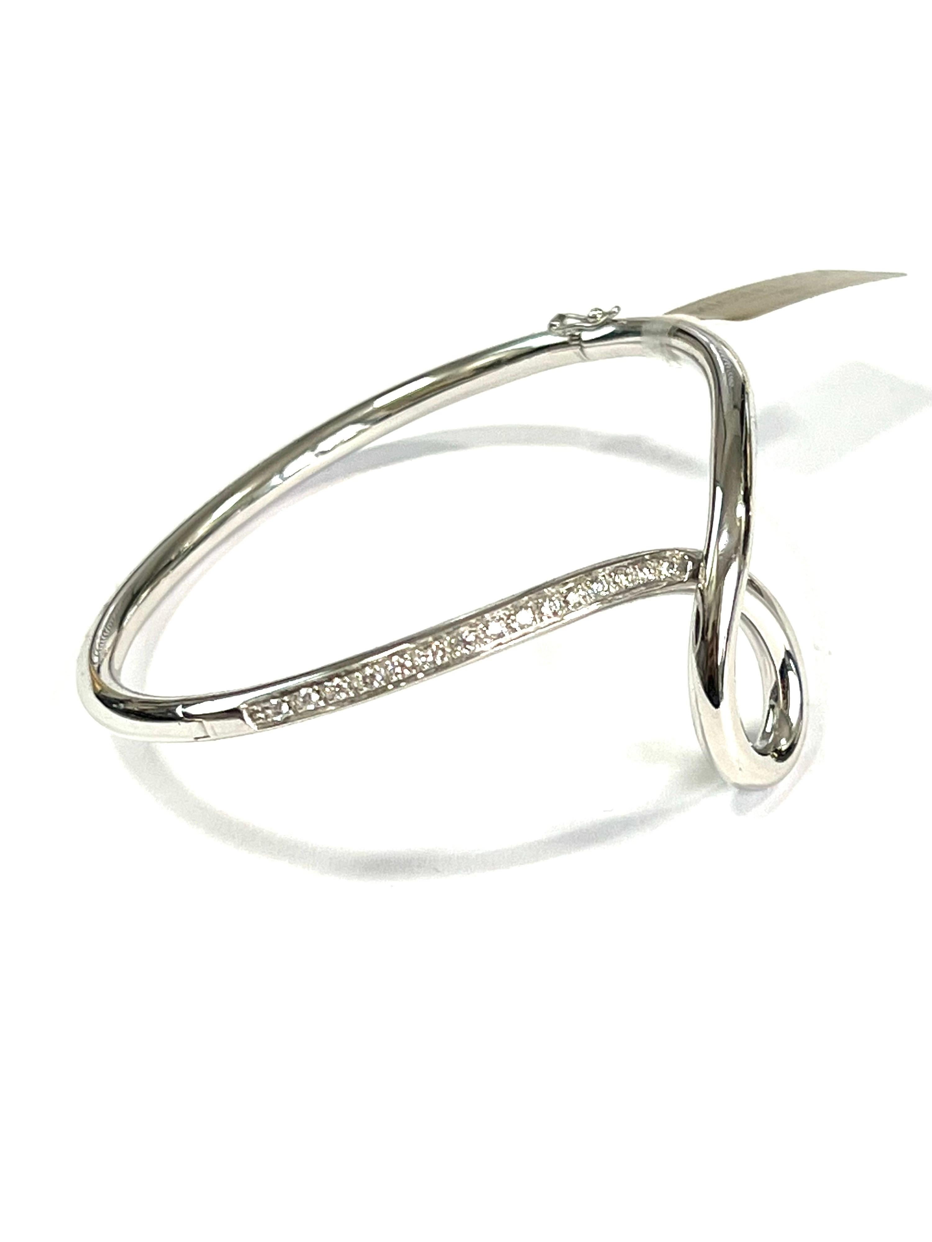 Taille brillant Bracelet jonc Essence Collection en or blanc avec diamants blancs en vente