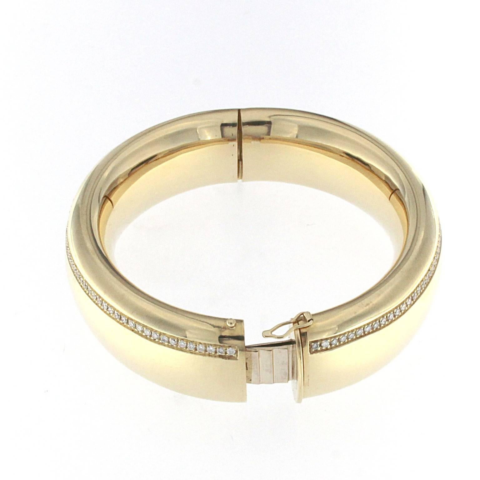 Bracelet jonc de la collection « Essence » en or jaune 18 carats et diamants Pour femmes en vente