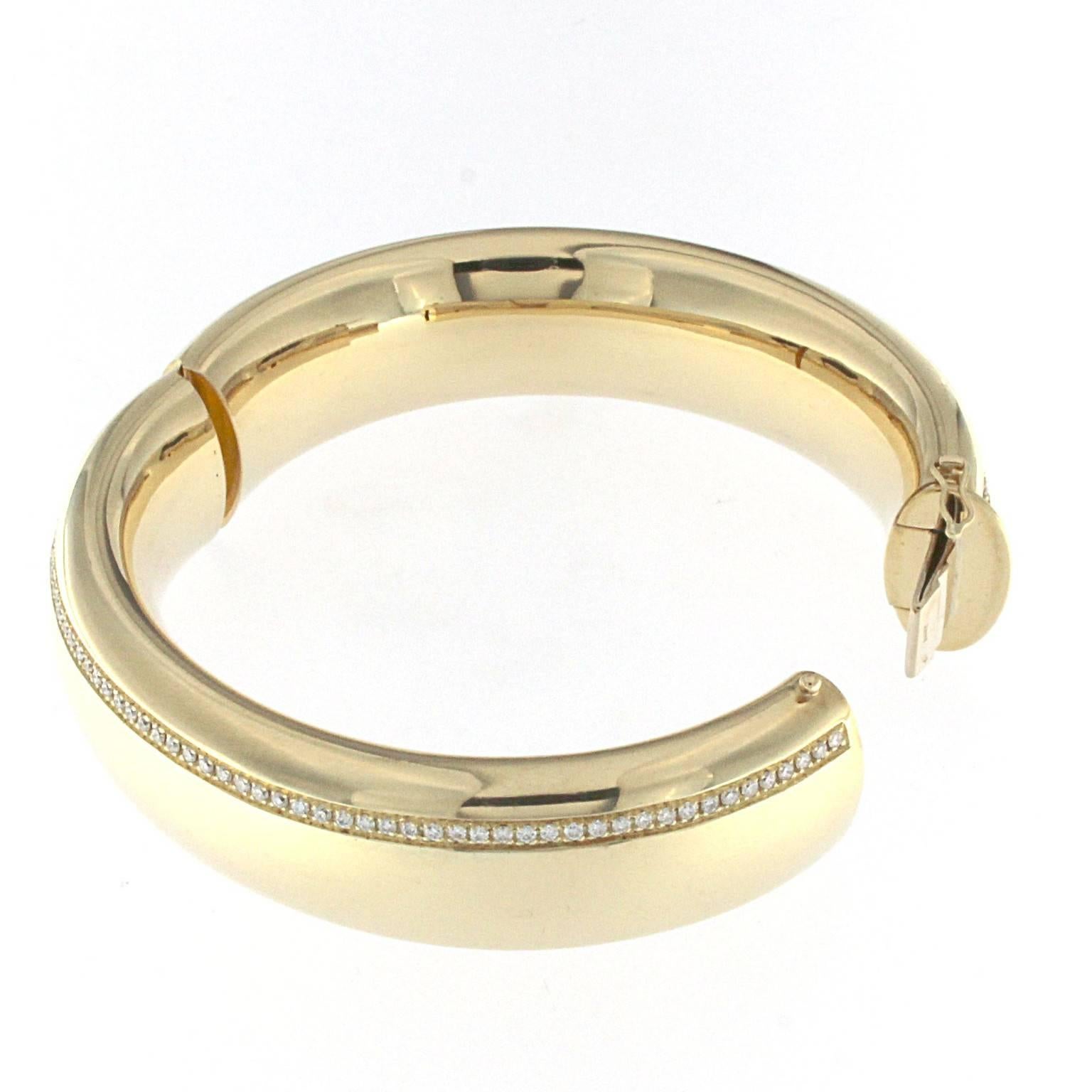 Bracelet jonc de la collection « Essence » en or jaune 18 carats et diamants en vente 2