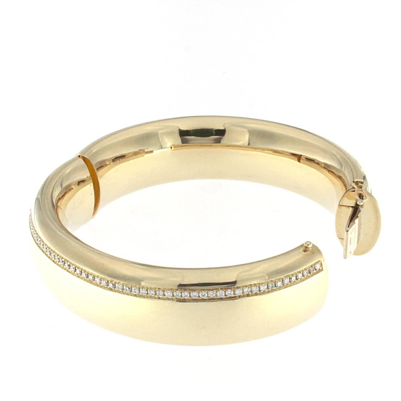 Bracelet jonc de la collection « Essence » en or jaune 18 carats et diamants en vente 3