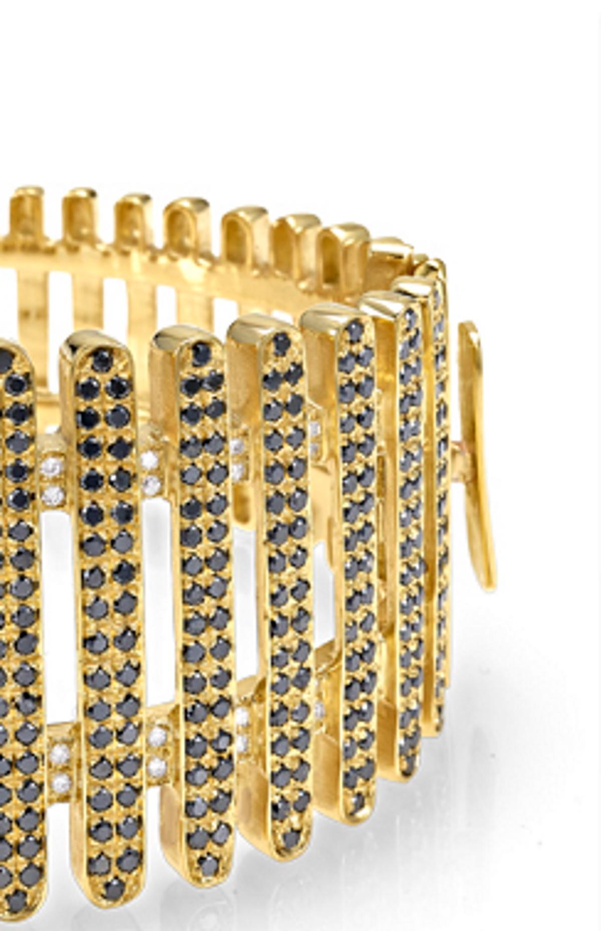 Taille brillant Bracelet jonc de la collection « Moonlight » en or jaune 18 carats et diamants en vente
