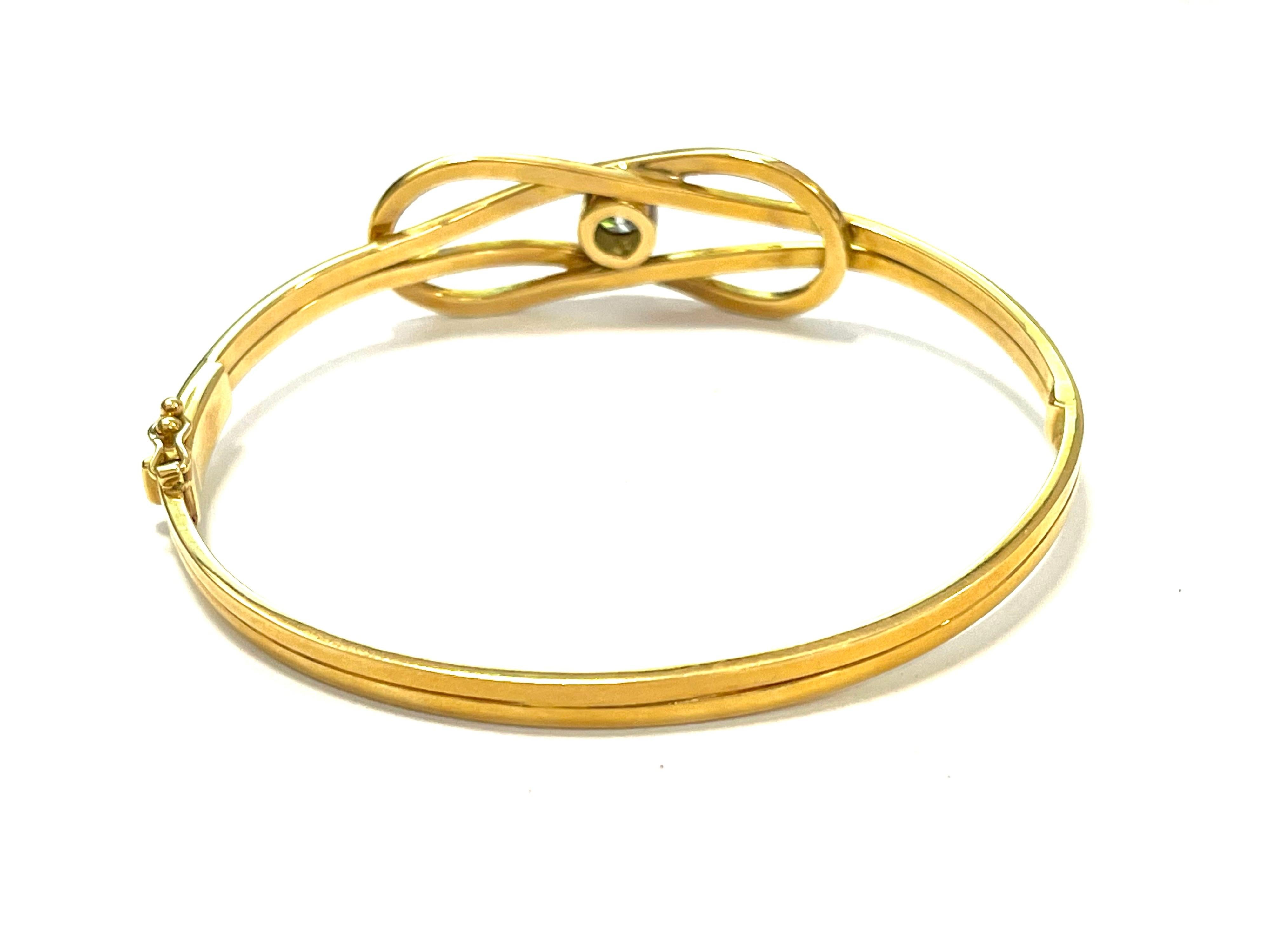 Bangle in 18 Kt Yellow Gold and White Diamonds In New Condition For Sale In Milano, Lombardia