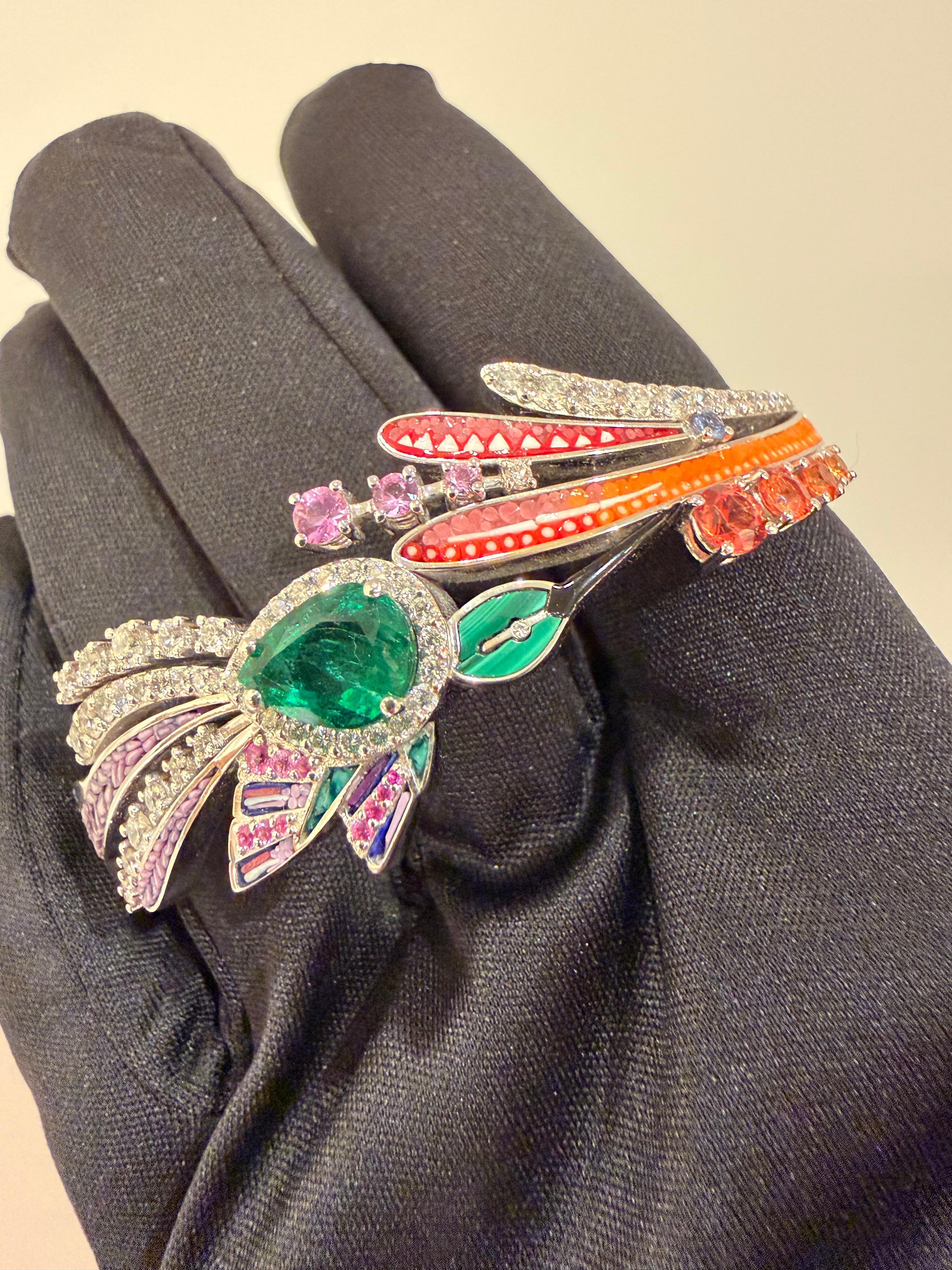 Contemporaneo Bracciale in oro bianco con smeraldi, malachite, zaffiri e diamanti bianchi in vendita