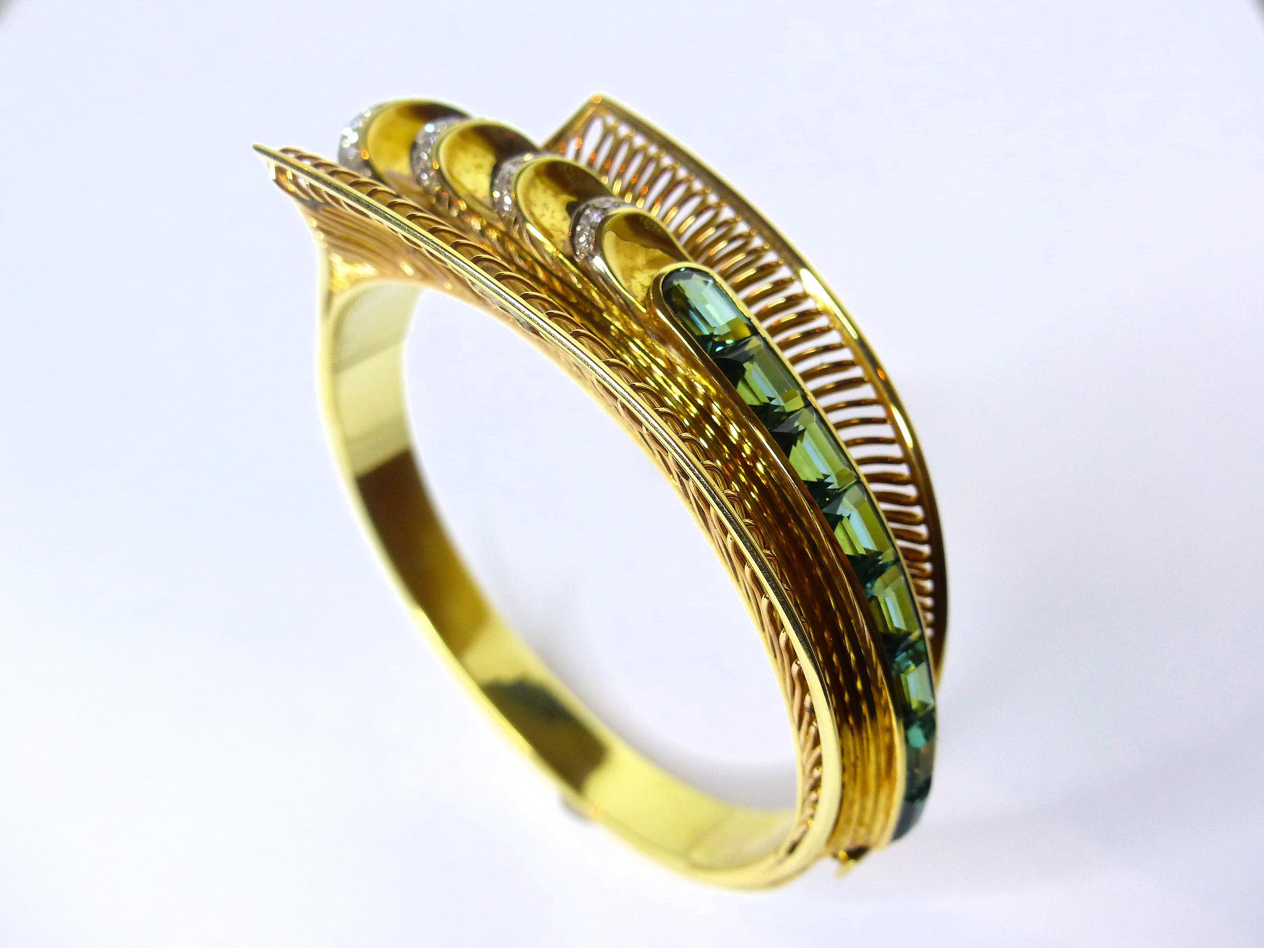 Women's Bangle in 14k Yellow Gold with Green Tourmalines and Round Diamonds D/VS, 0, 38ct For Sale
