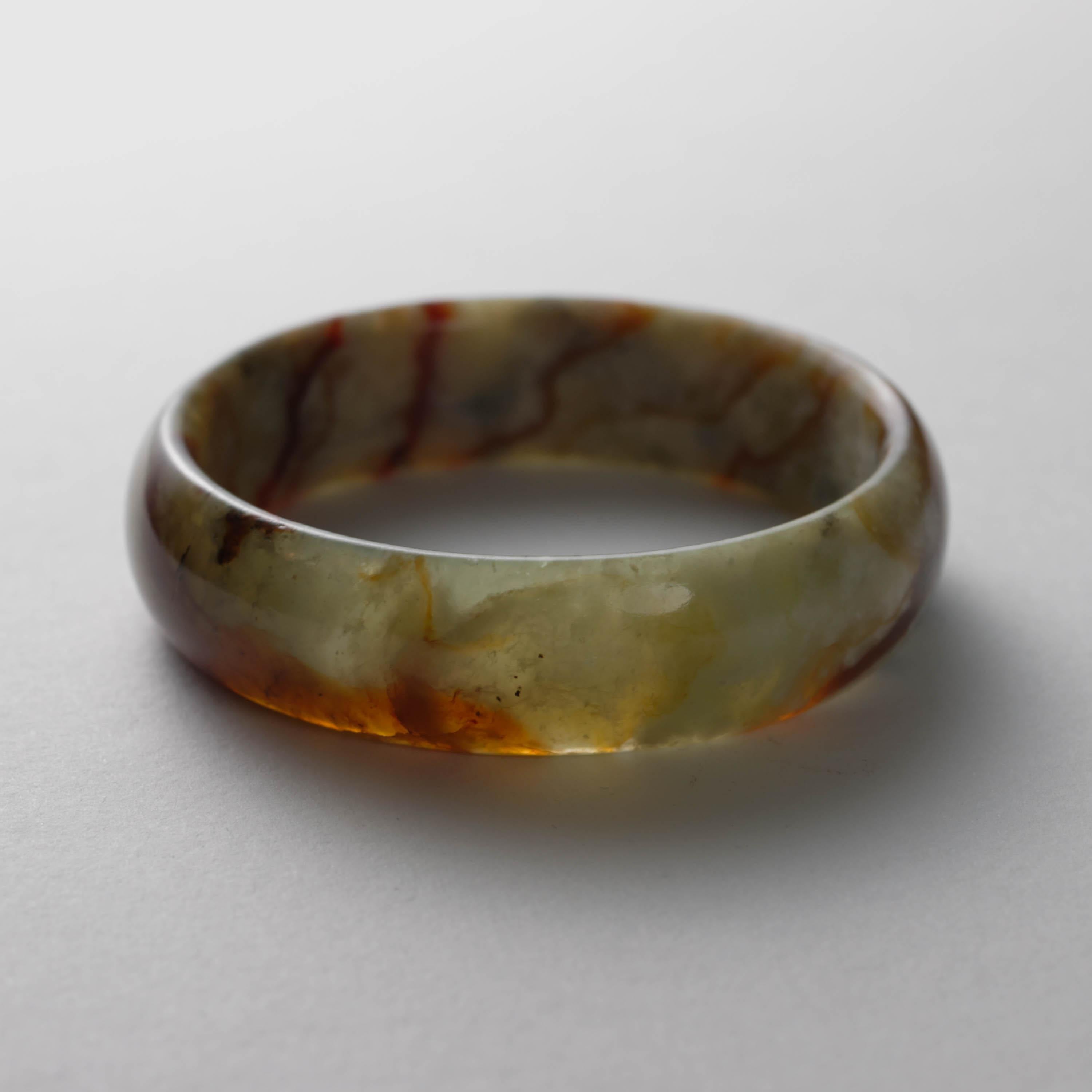 Bangle of Highly Translucent & Unusual Antigorite In Excellent Condition For Sale In Southbury, CT