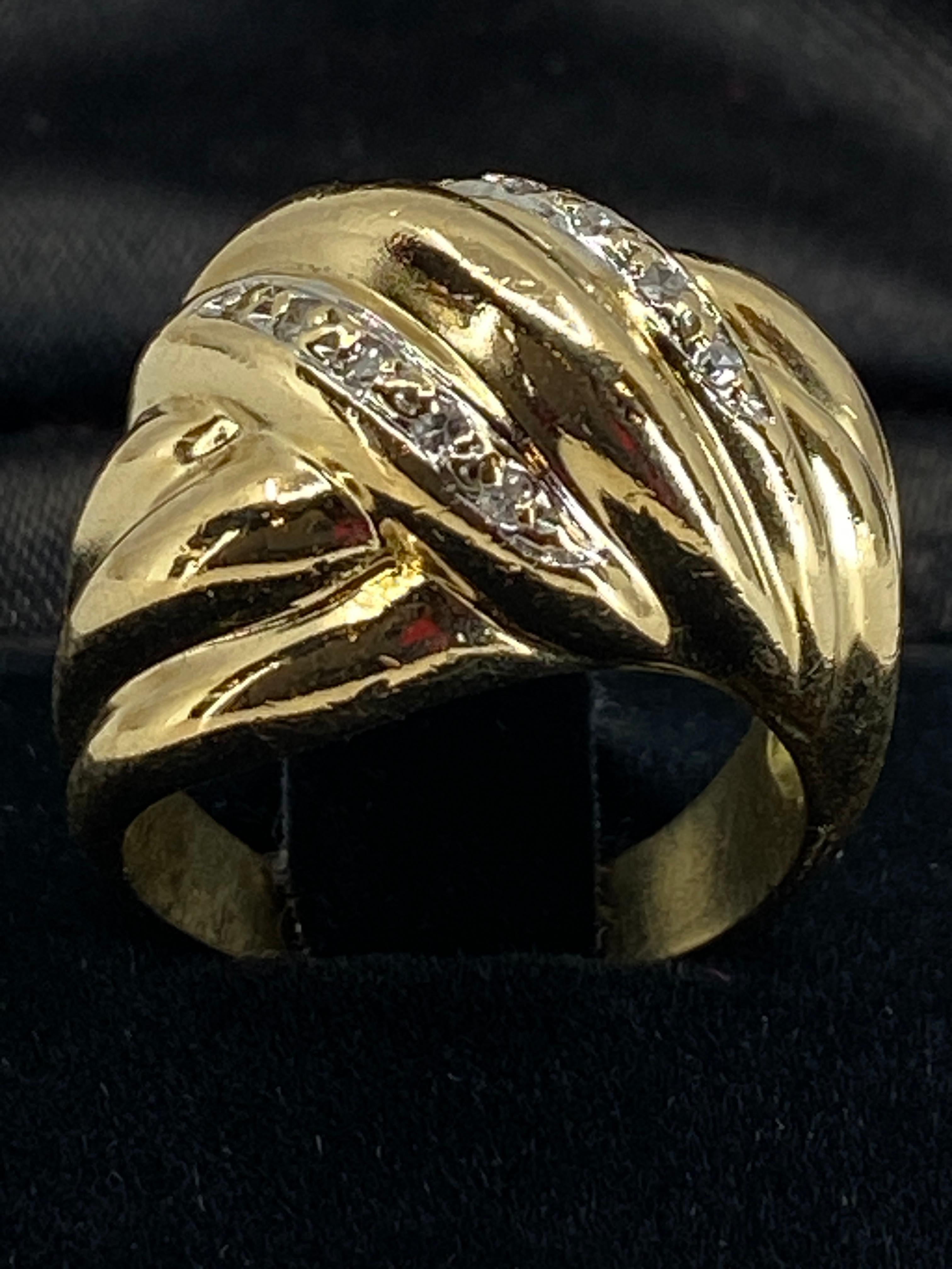 Bangle Ring in 18 Carat Gold, Model Gadroons Set with 10 Diamonds For Sale 6