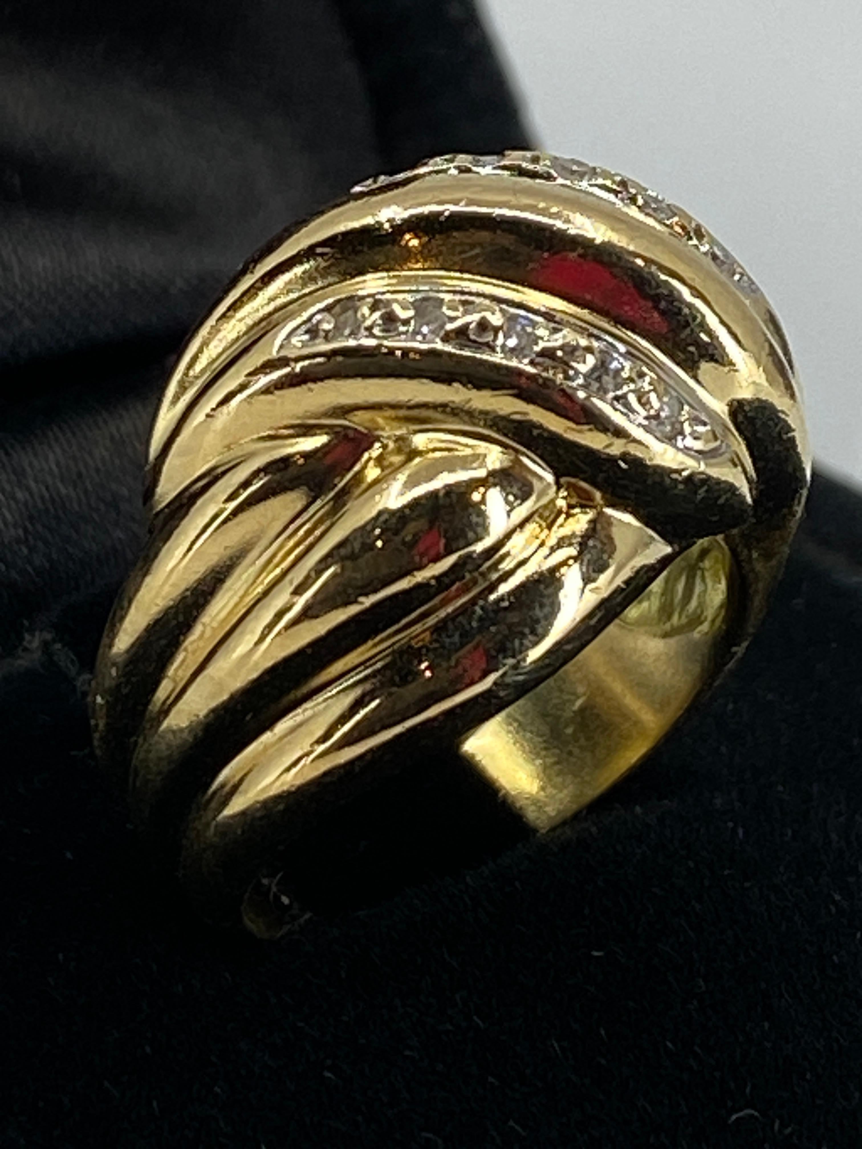 Bangle Ring in 18 Carat Gold, Model Gadroons Set with 10 Diamonds For Sale 7
