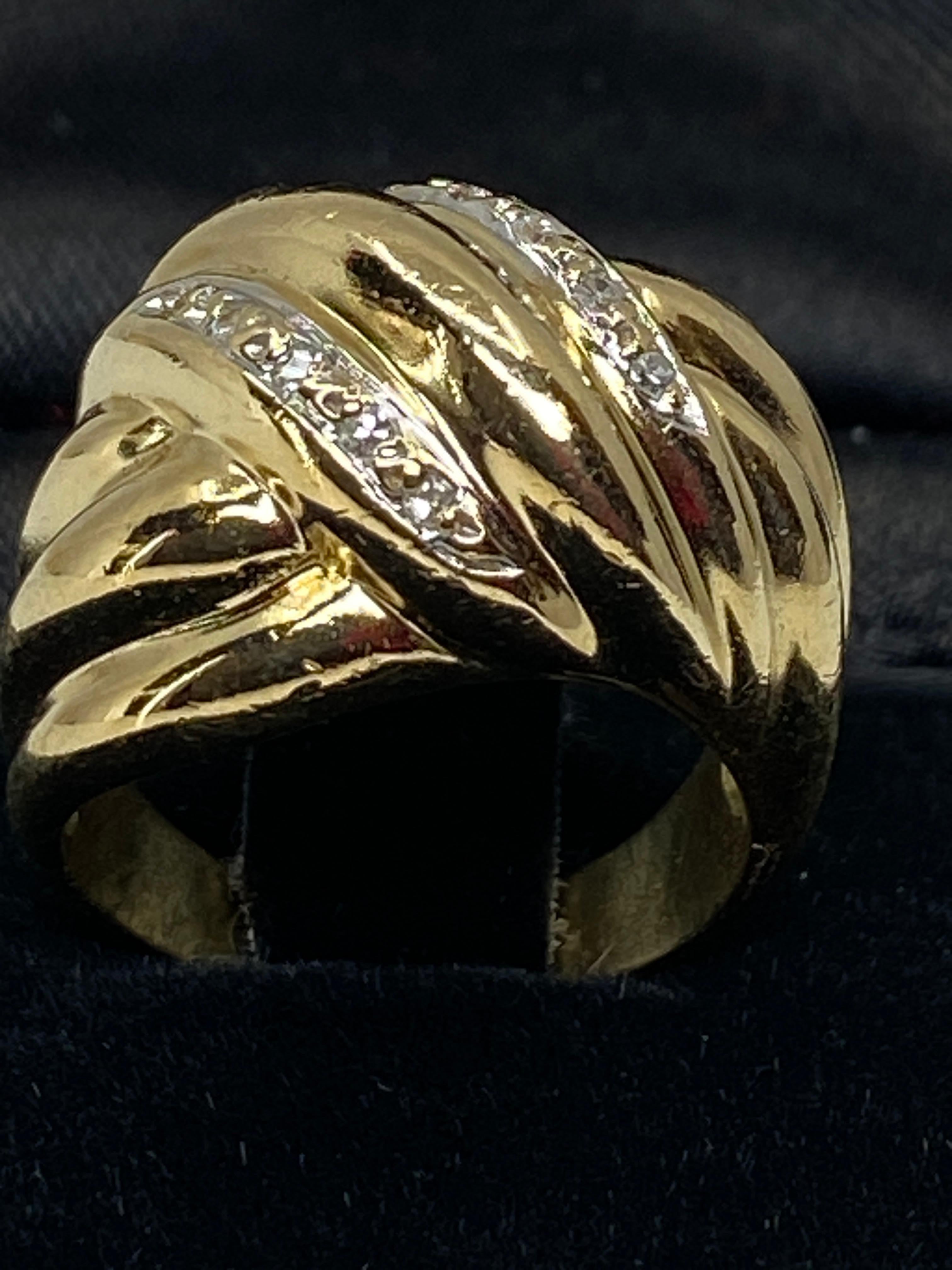 Bangle Ring in 18 Carat Gold, Model Gadroons Set with 10 Diamonds For Sale 9