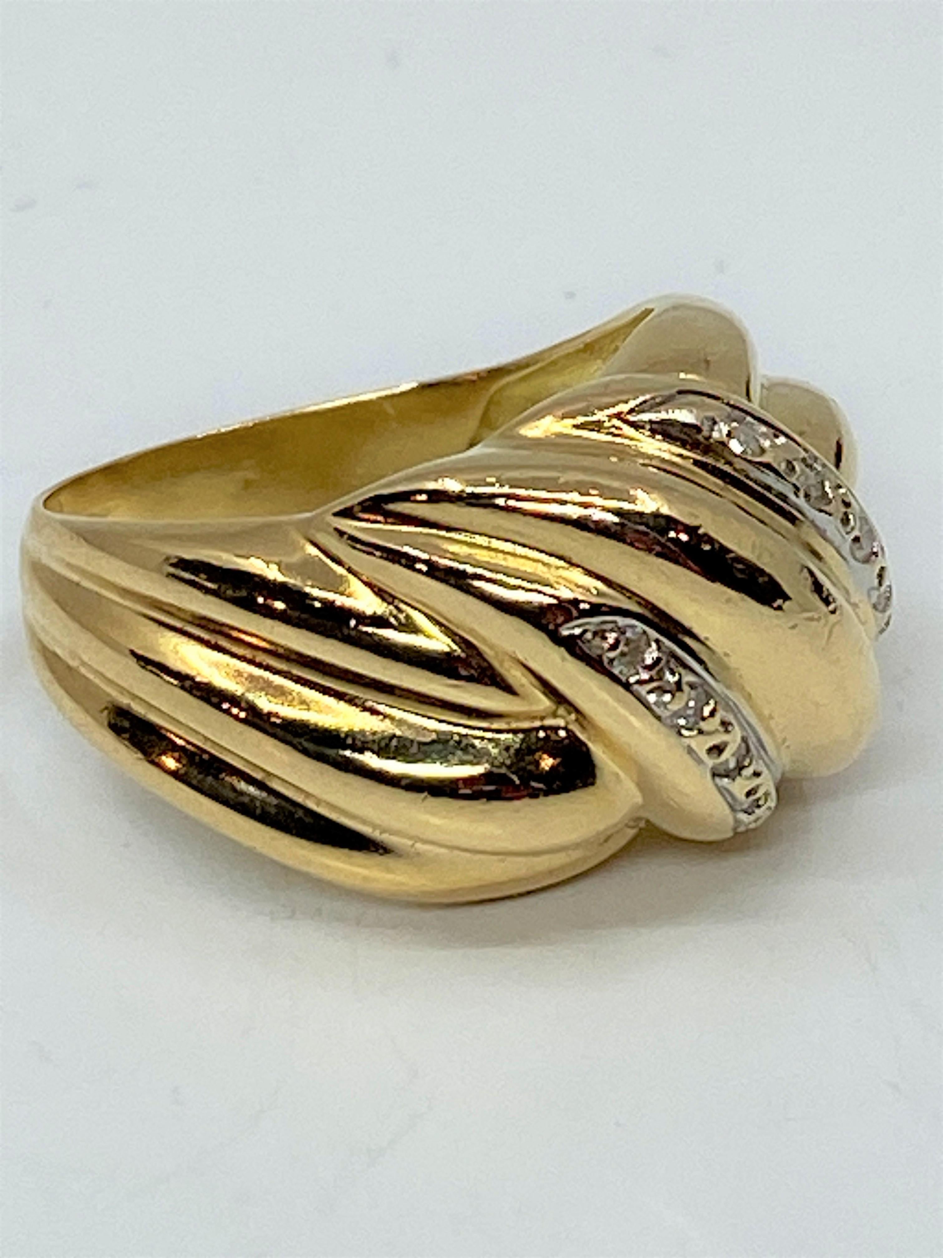 Bangle Ring in 18 Carat Gold, Model Gadroons Set with 10 Diamonds In Good Condition For Sale In VERSAILLES, FR