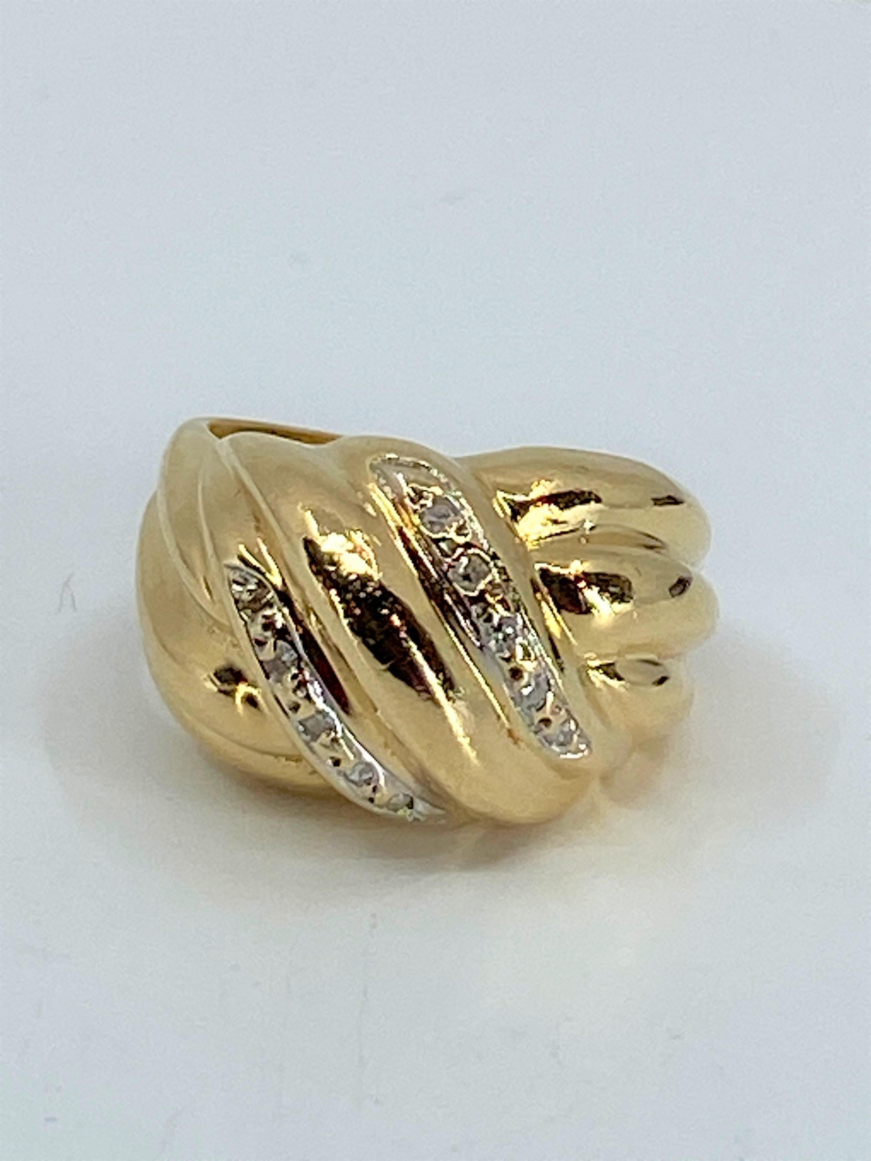 Bangle Ring in 18 Carat Gold, Model Gadroons Set with 10 Diamonds For Sale 3