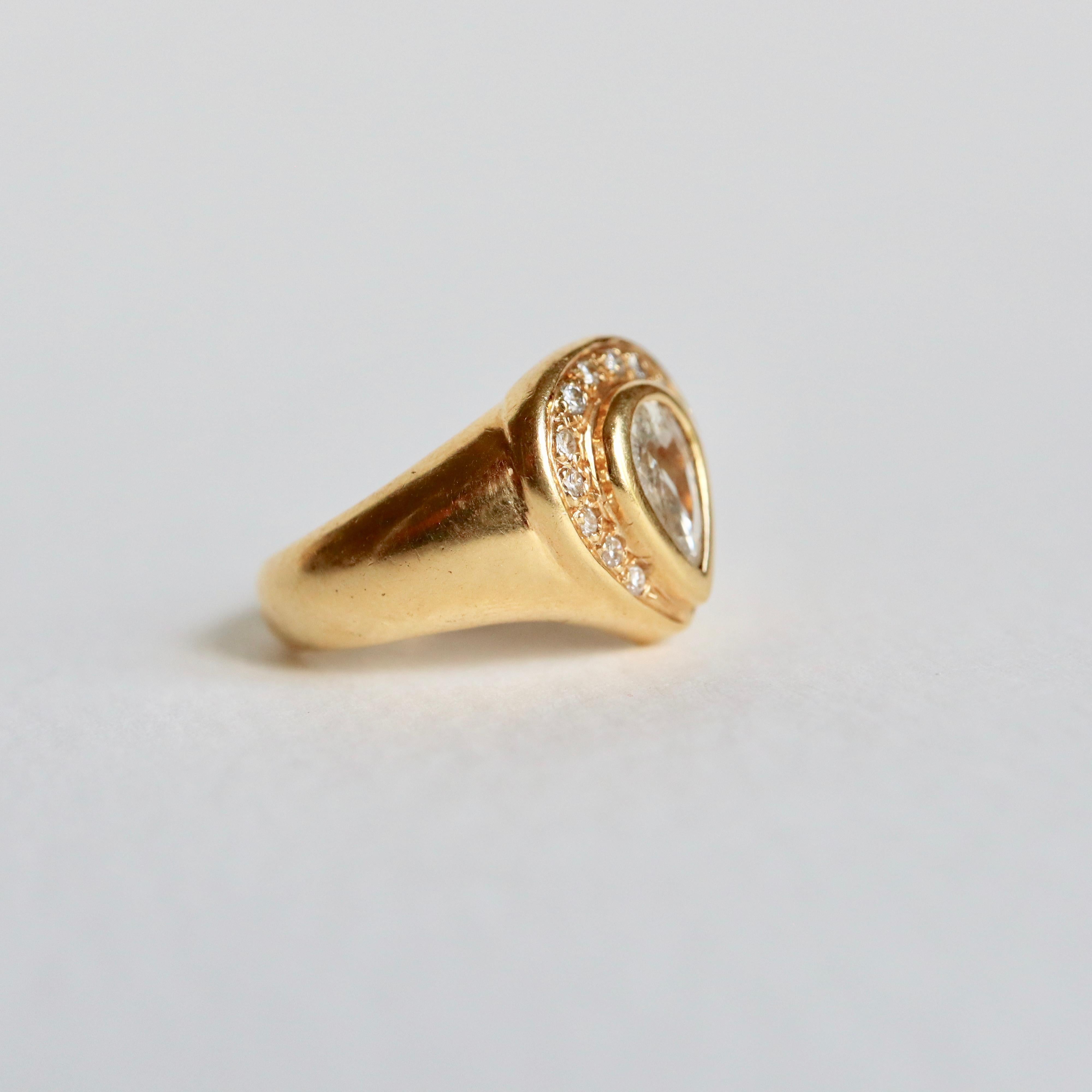 Armreif mit einem birnenförmigen Diamanten in der Mitte im Zustand „Gut“ im Angebot in Paris, FR