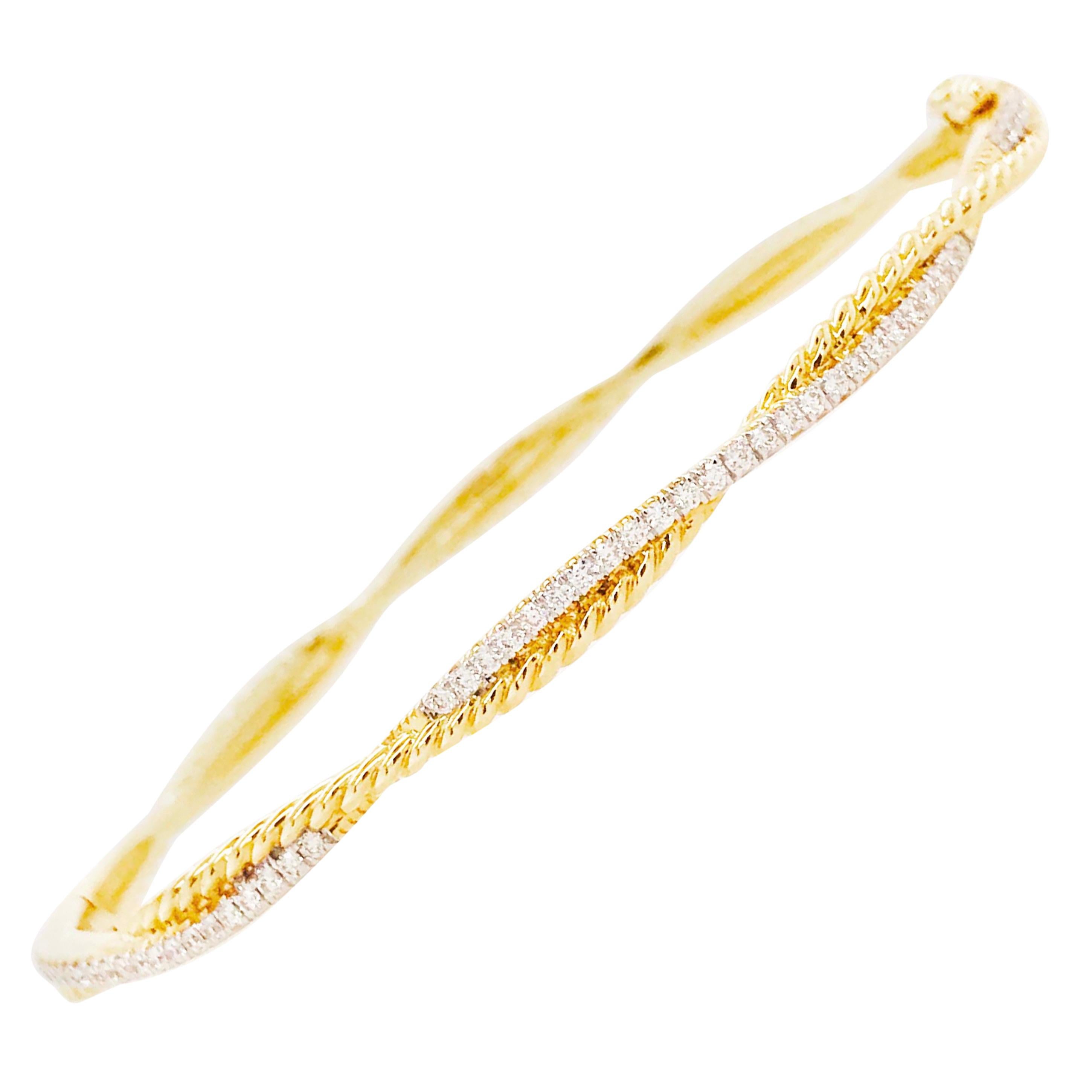 Bracelet tennis jonc en or 14 carats avec un tourbillon de diamants et un motif de corde en vente