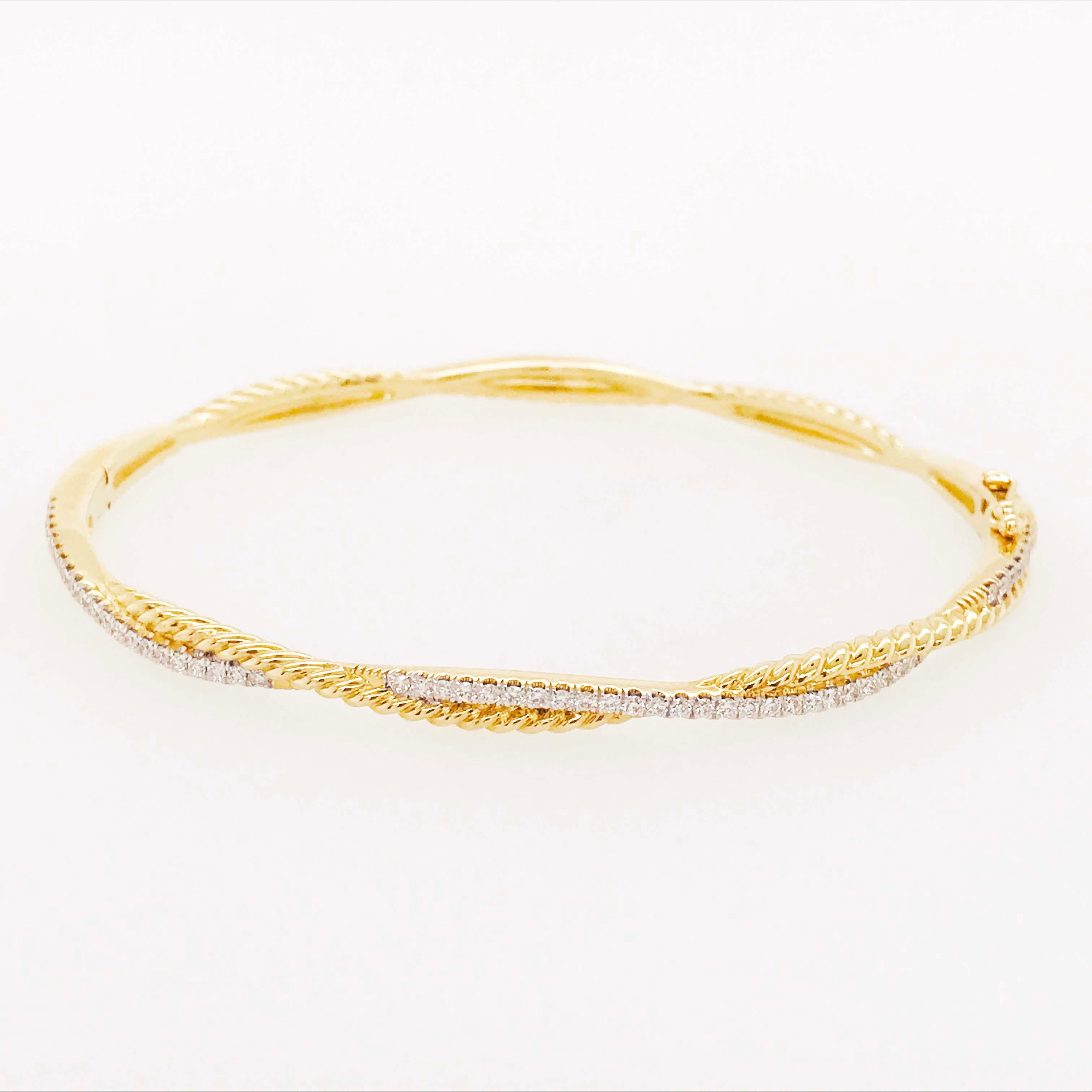 Taille ronde Bracelet tennis jonc en or 14 carats avec un tourbillon de diamants et un motif de corde en vente