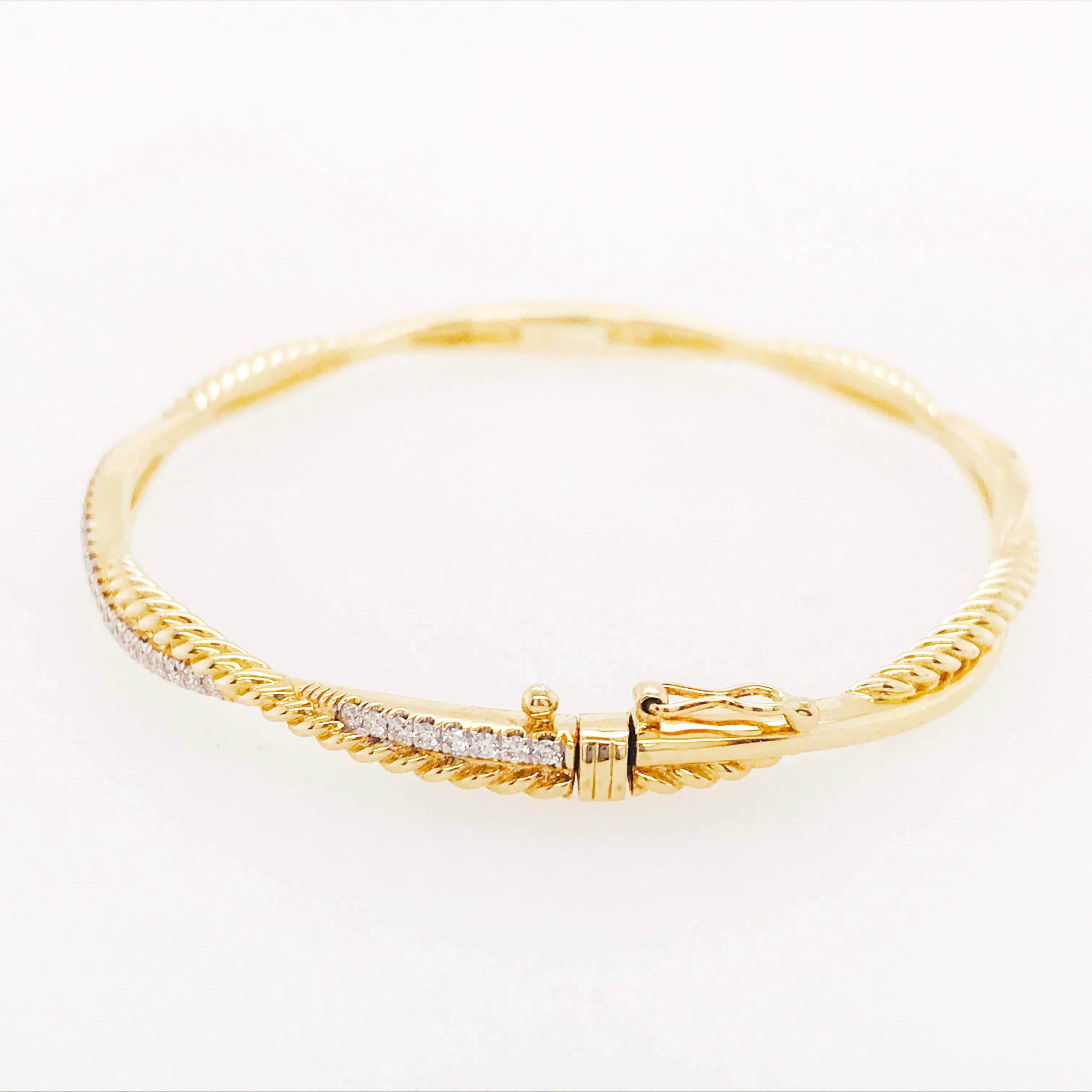 Bracelet tennis jonc en or 14 carats avec un tourbillon de diamants et un motif de corde en vente 1