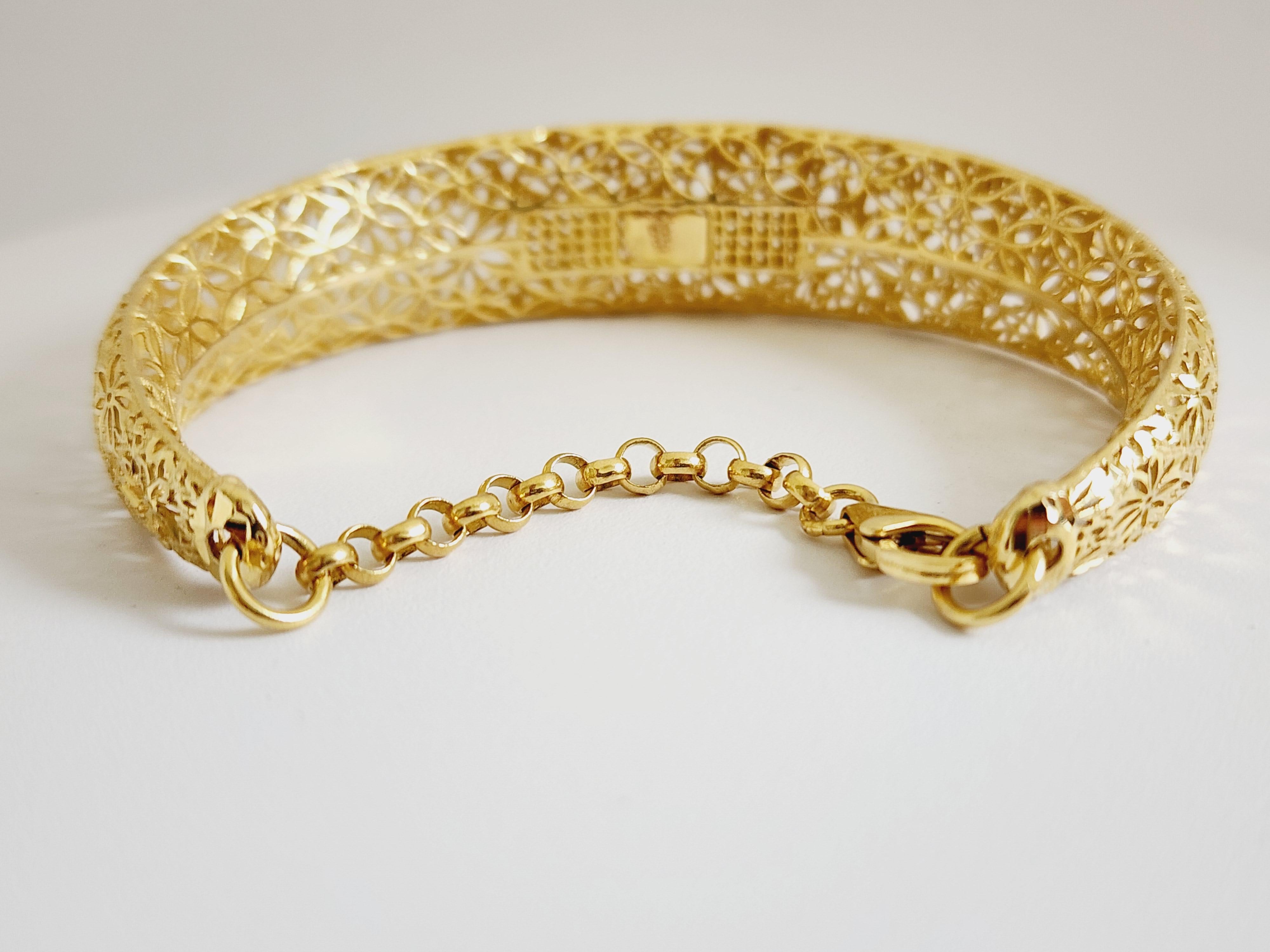 Armreif Gelbgold 14 Karat 7 Zoll. 
Schöne Farbe, Lieblingskollektion für den Sommer.