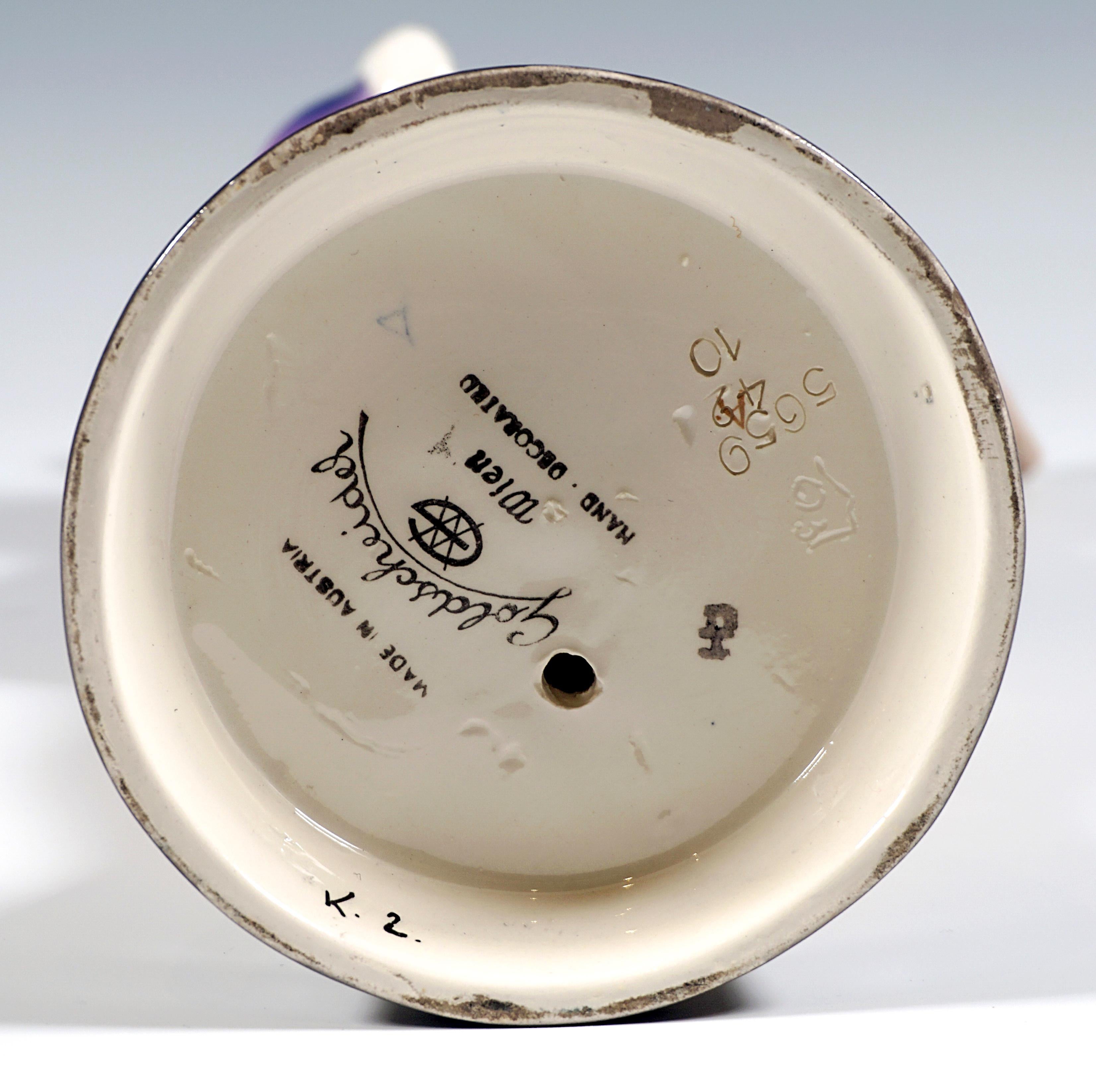 Ceramica Zerline Balten come suonatrice di banjo, Goldscheider Vienna, 1930 ca. in vendita