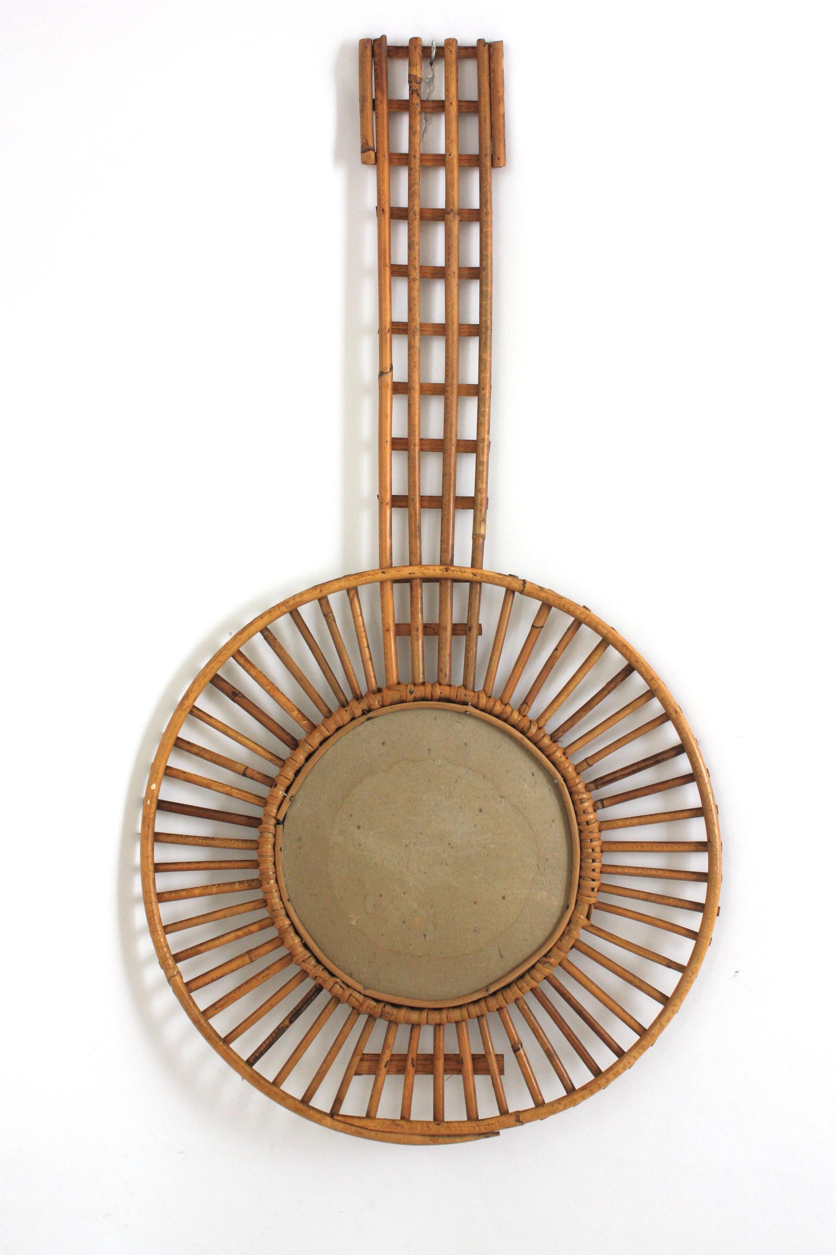 Espejo de pared con forma de banjo en ratán, años 50 en venta 1