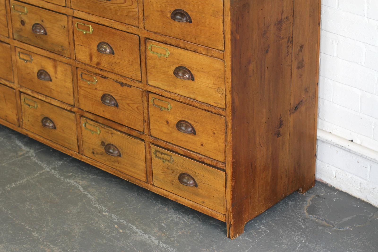 Bank of 19th Century Pine Haberdashery Drawers In Good Condition In Gloucester, GB