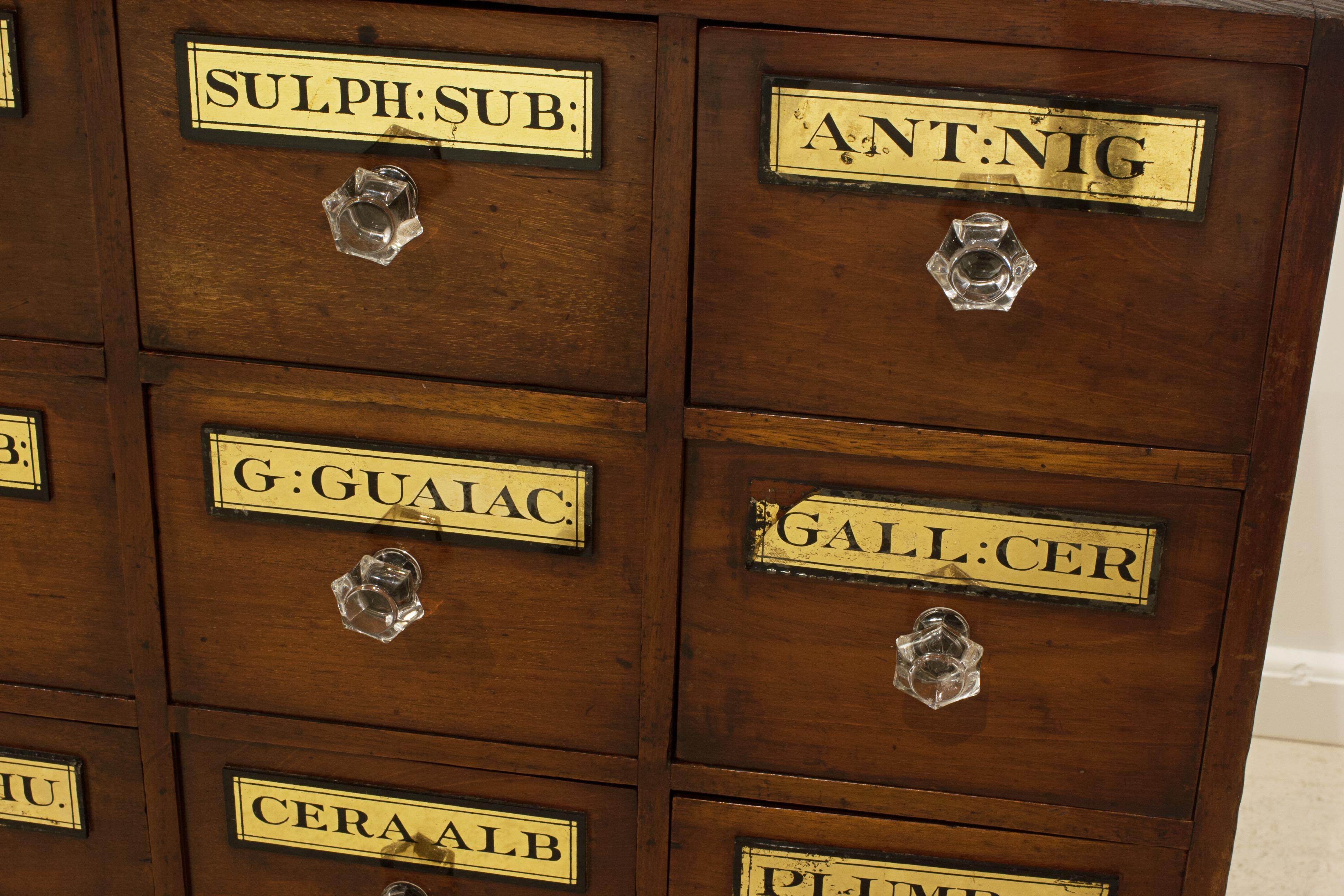 Banca di Cassetti Apotecari, Cassettiera. in vendita 1