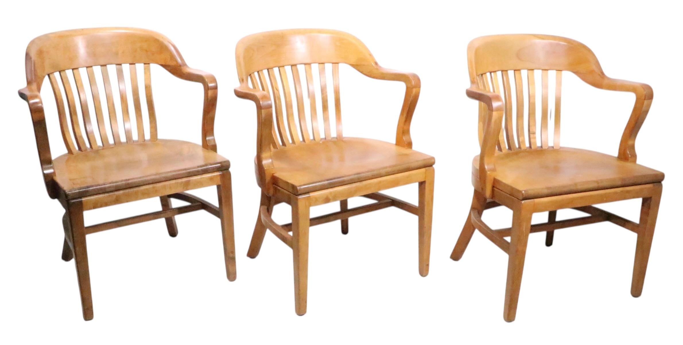 Sedie da giuria della Banca d'Inghilterra di Gunlocke 3 disponibili In condizioni buone in vendita a New York, NY