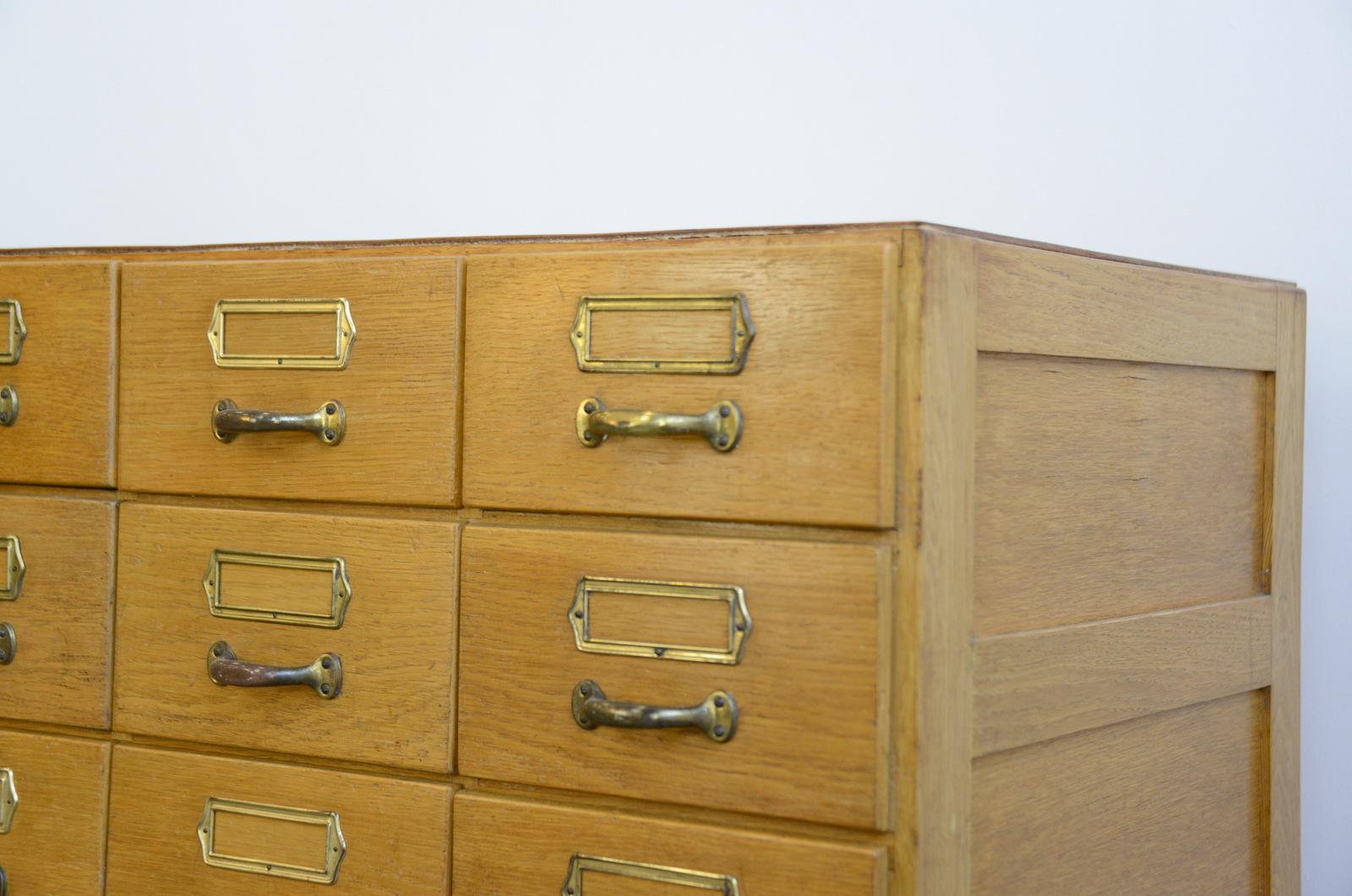 Bank of Light Oak Filing Drawers circa 1950s In Good Condition In Gloucester, GB