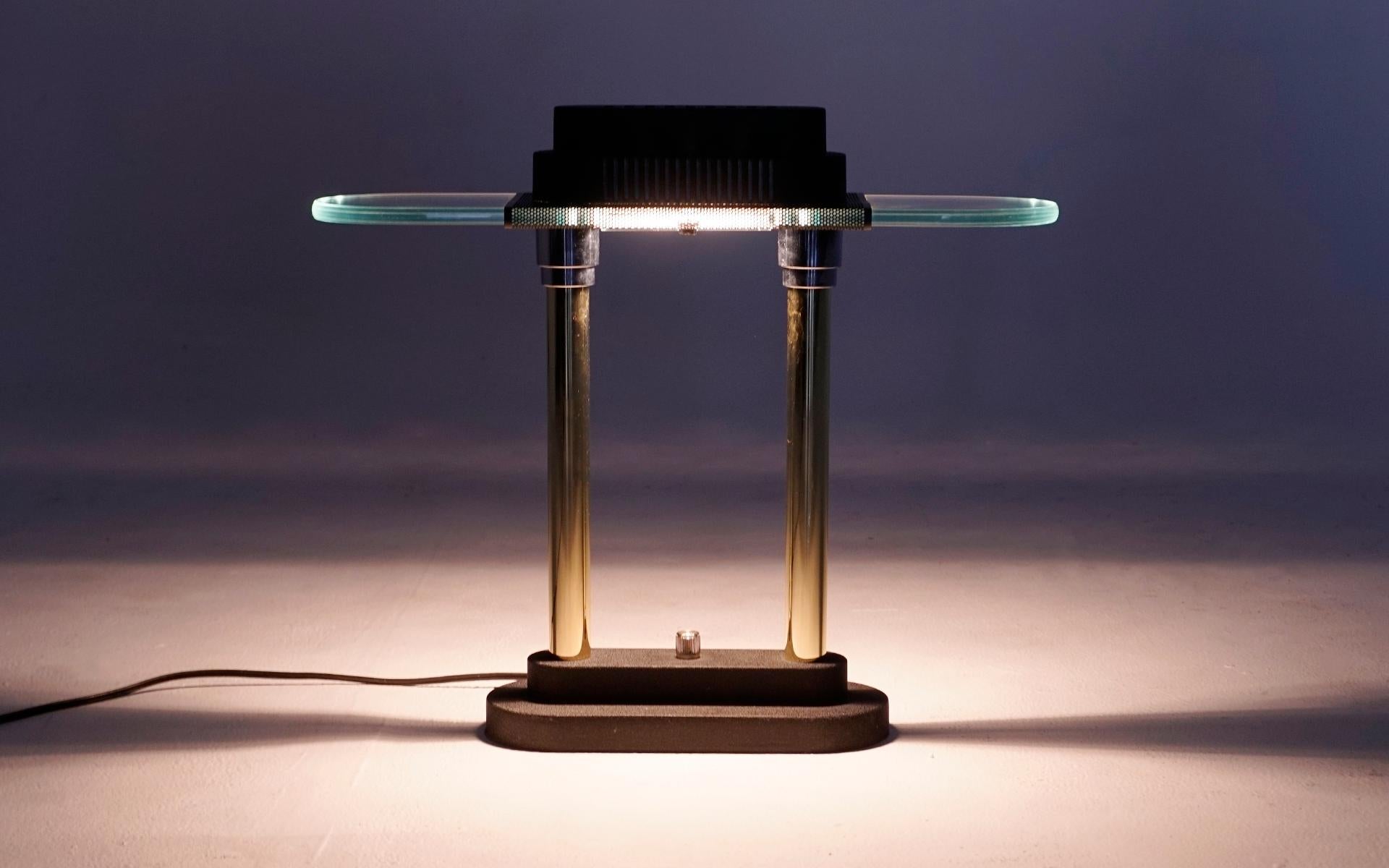 Bankers-Lampe aus Schwarz, Messing und Glas von Robert Sonneman, Halogen (Emailliert) im Angebot