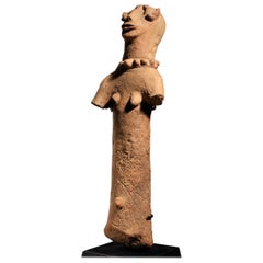 Peuple Bankoni:: Mali:: Statue féminine en terre cuite avec collier de perles