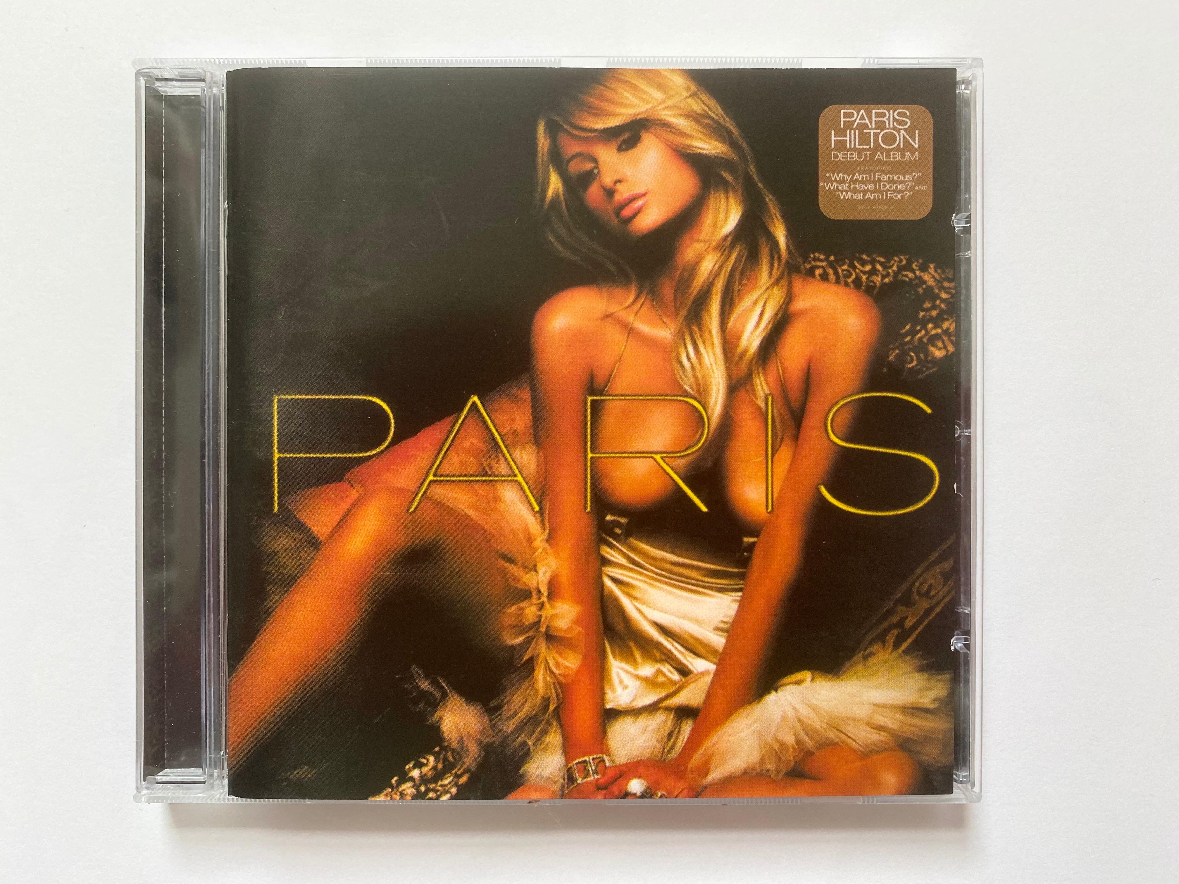 Année : 2006
Edition : 1000
Support : Disque compact
Taille : 12,0 cm x 14,0 cm x 1,0 cm
Matériaux : Acrylique et papier imprimé

 
Banksy vs Paris Hilton (Second Pressing), 2006
Authenticité marquée par "BANKSY001" sur la partie centrale du