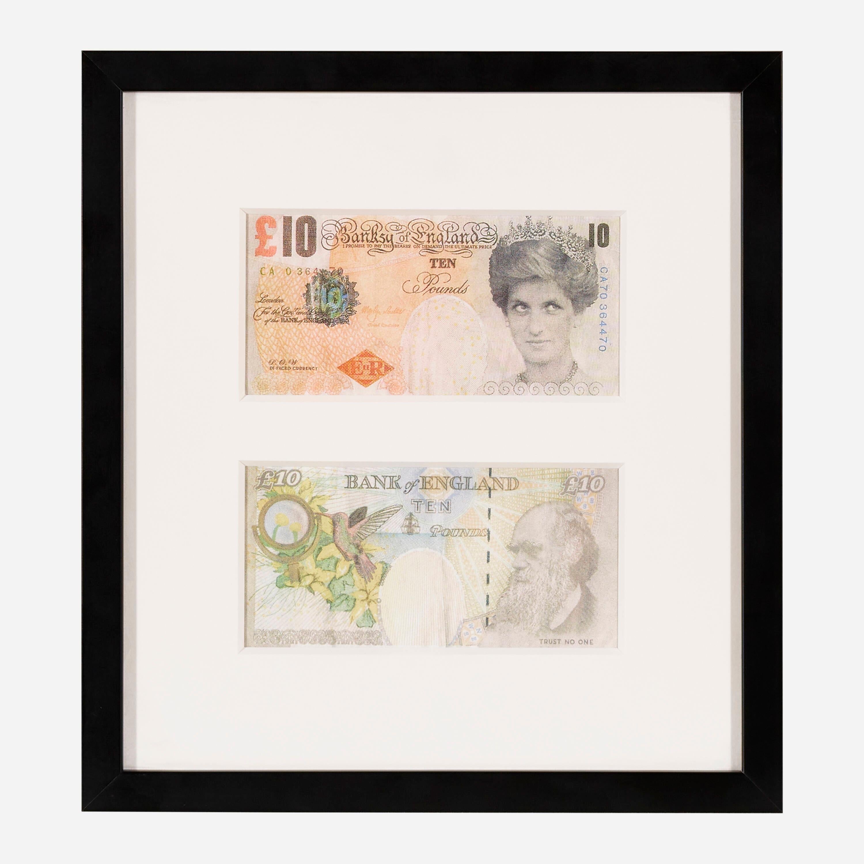 Banksy, billet de 10 livres à facettes : SET de DEUX œuvres encadrées (Banksy 10 pound bank note) en vente 1