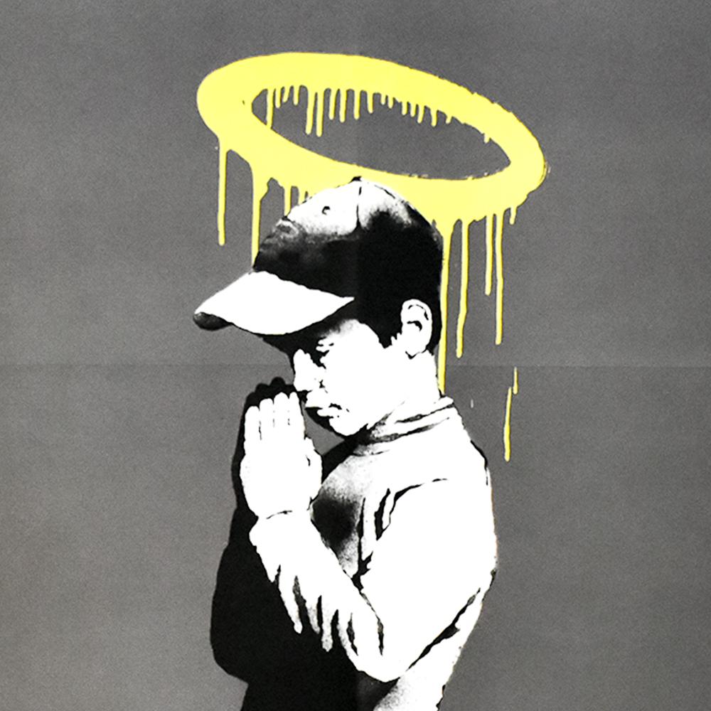 Incluye el sobre original de Don't Panic (editorial) en el que se emitieron estos carteles.
Maravillosa impresión a doble cara.
Perdona nuestra intrusión impreso en la parte inferior del lado del niño que reza.
También tiene la firma de Banksy
