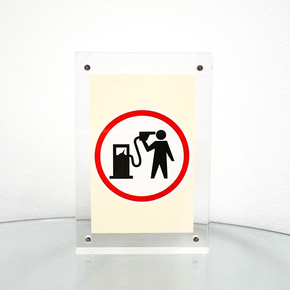 Adesivo rotondo Petrolhead (con cornice) - Print di Banksy
