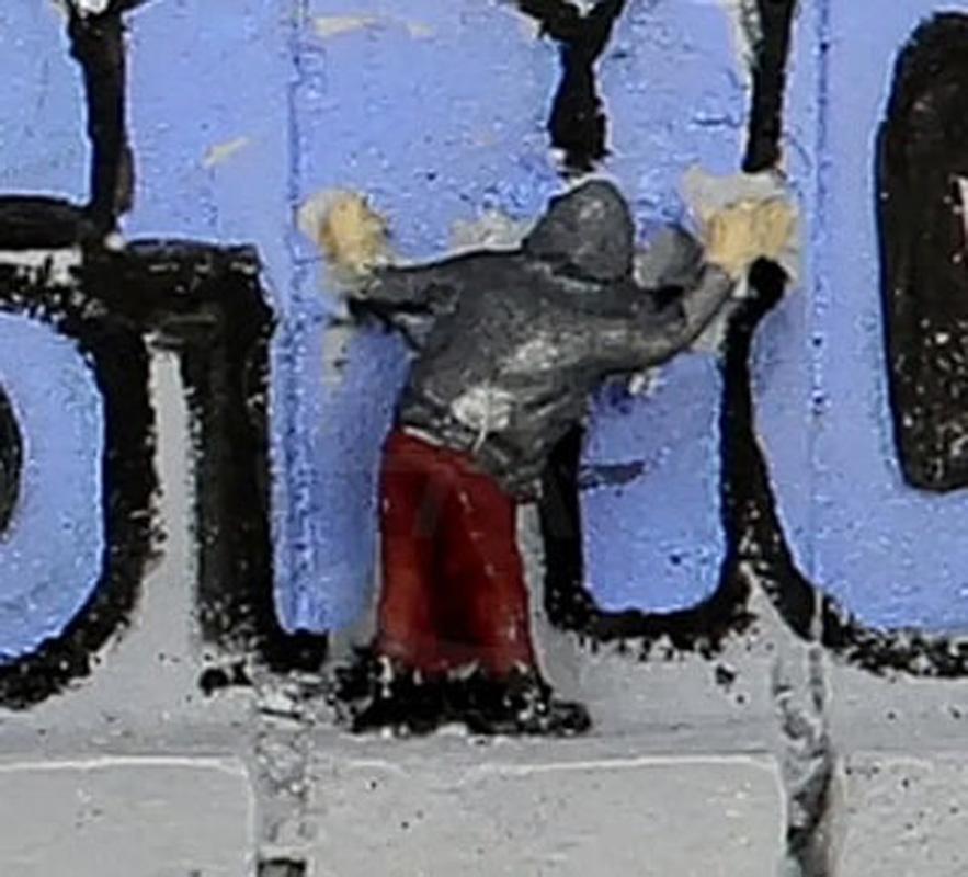 Banksy - Sección Muro (Justicia) en venta 2