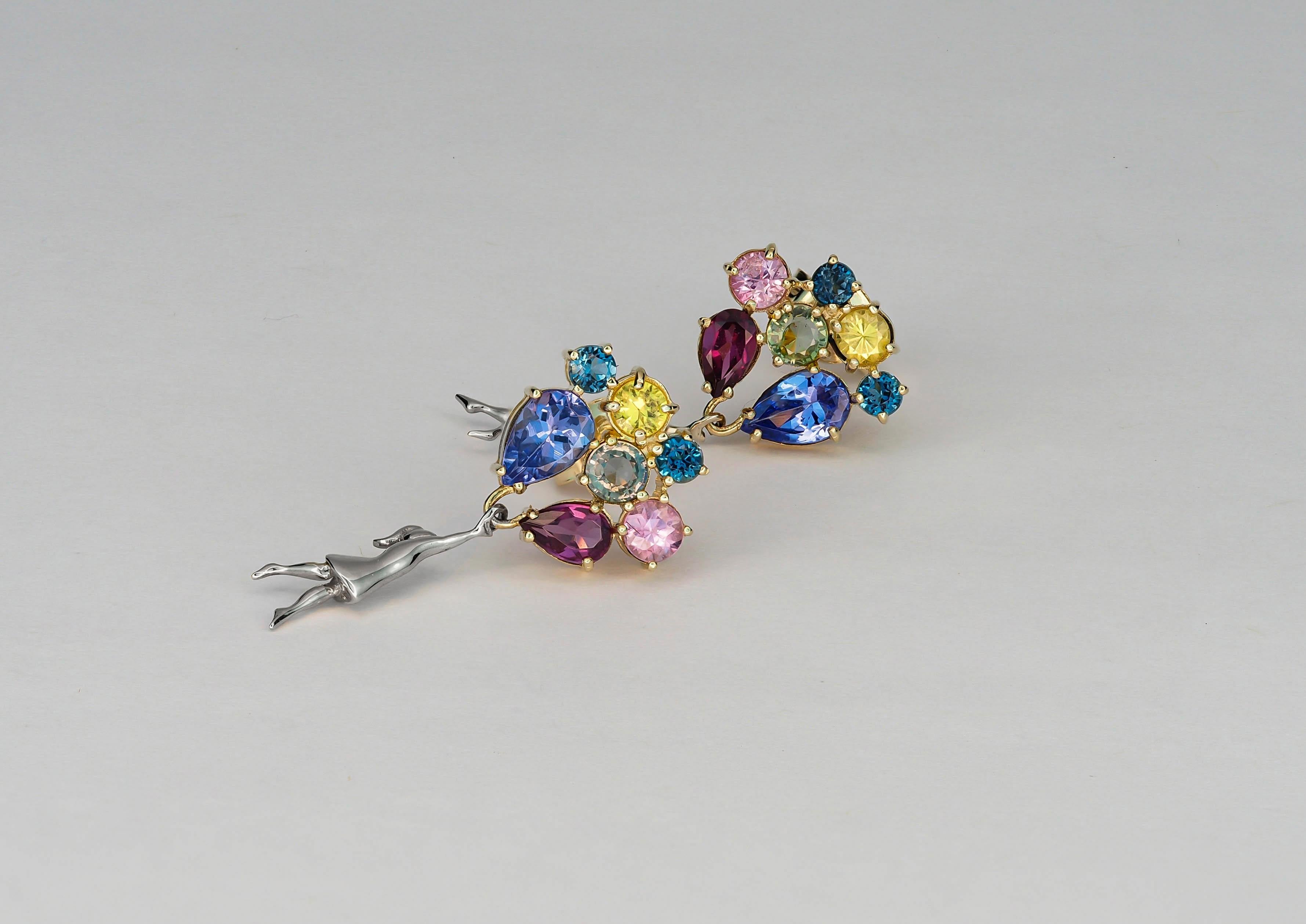 Round Cut Girl on Balloons 14k gold Earrings Studs. Sapphires earrings in 14k gold. ! For Sale