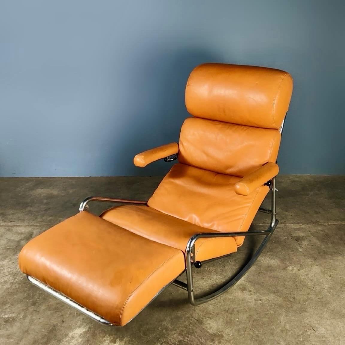 Mid-Century Modern Banmüller Lama Brown Leather French German Rocking Lounge Chair Chaise en vente