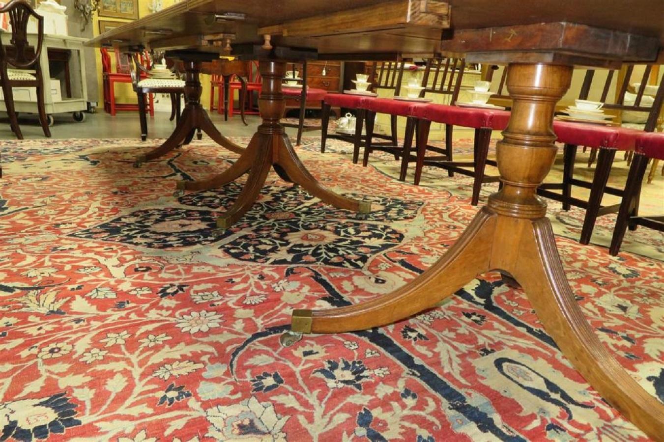 Banquet Georgian Style Mahogany Triple-Pedestal Dining Table, 19th Century For Sale 3