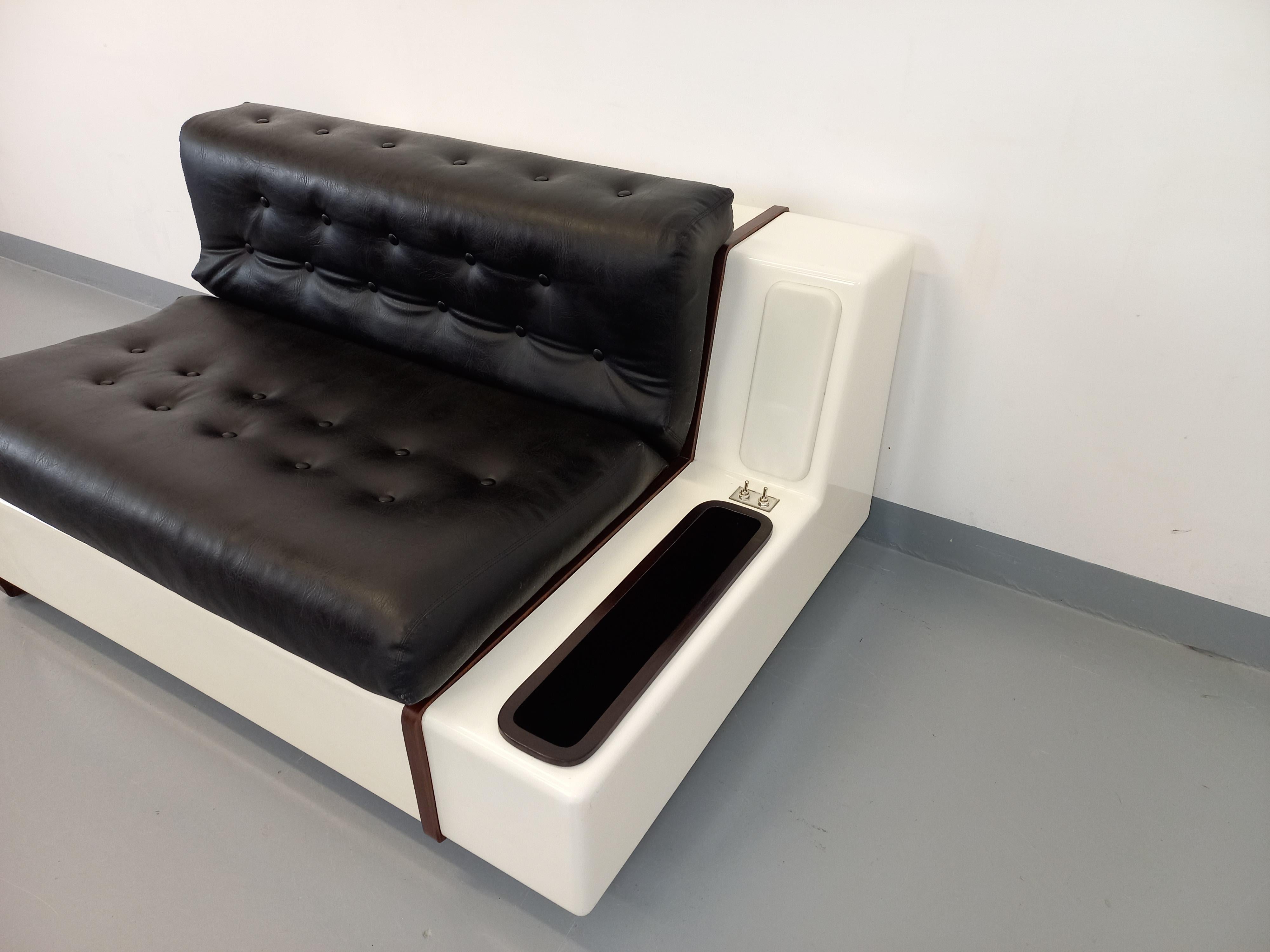 Space Age Banquette canapé-lit vintage avec éclairage intégré, design italien Beka Tortuga in vendita