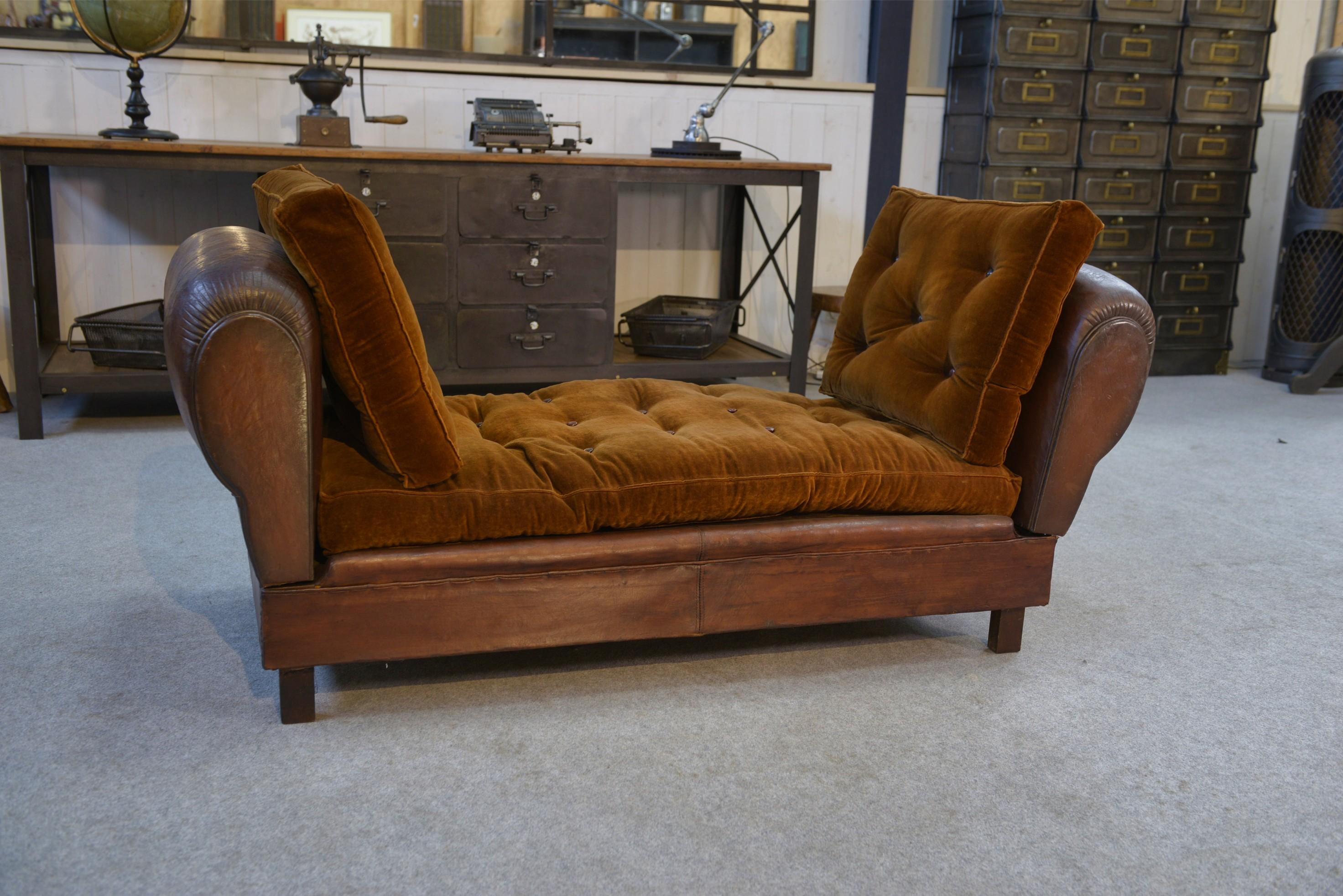 Banquette Club en cuir convertible avec assises velours 1920's For Sale 5