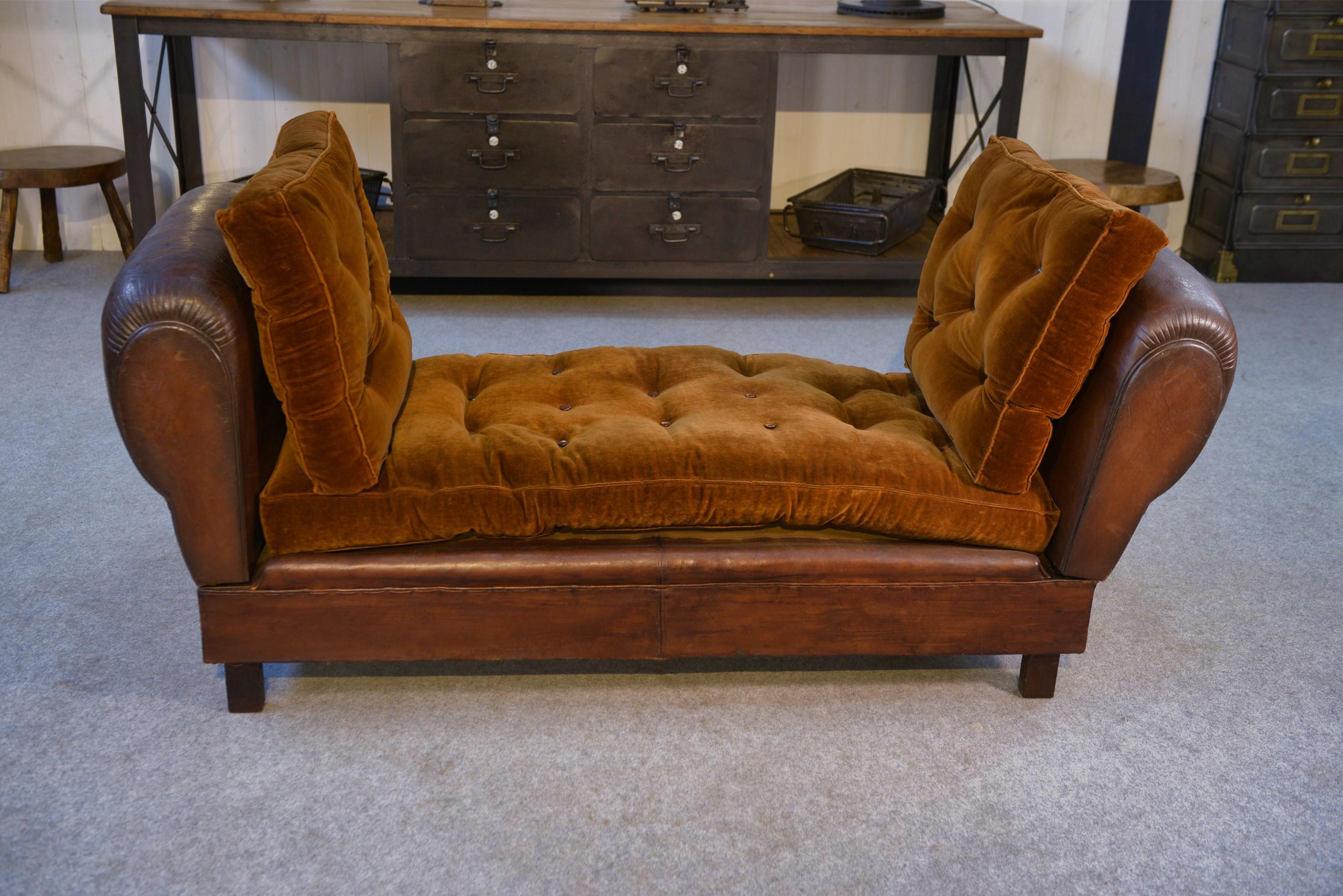 Banquette Club en cuir convertible avec assises velours 1920's In Good Condition For Sale In TOURCOING, FR