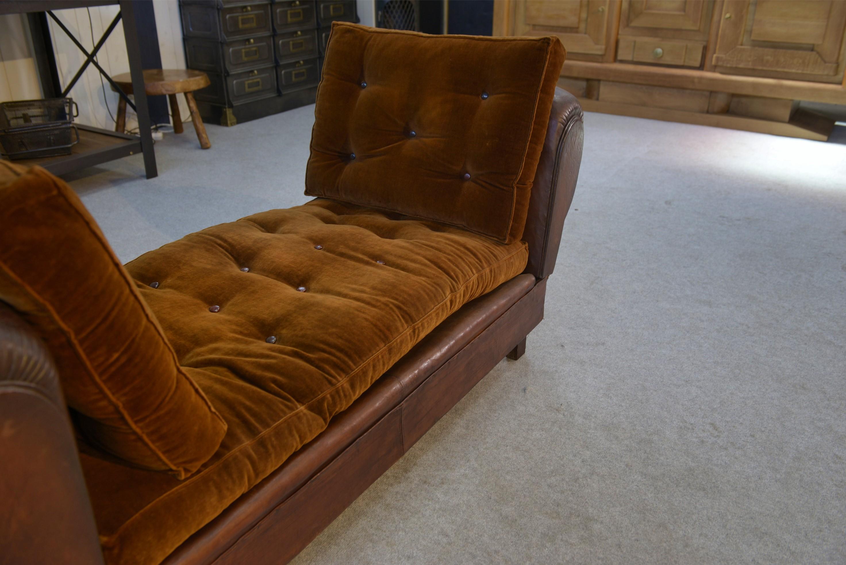 Banquette Club en cuir convertible avec assises velours 1920's For Sale 1