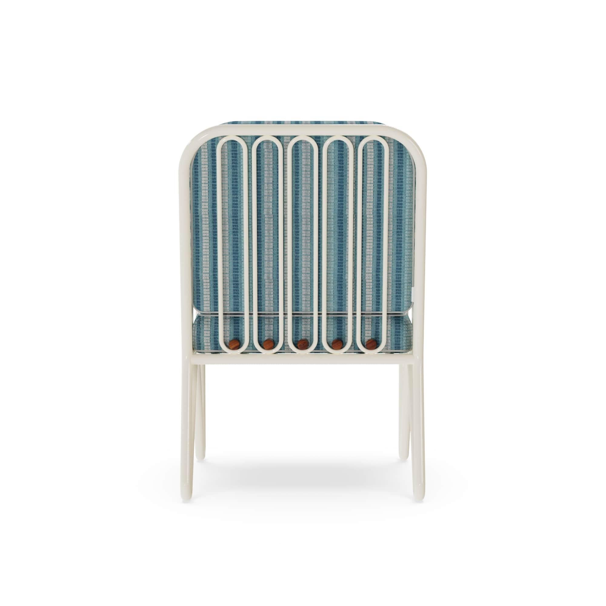 XXI secolo e contemporaneo Sedia da pranzo per esterni Banús in metallo laccato con dettagli in Wood Iroko in vendita