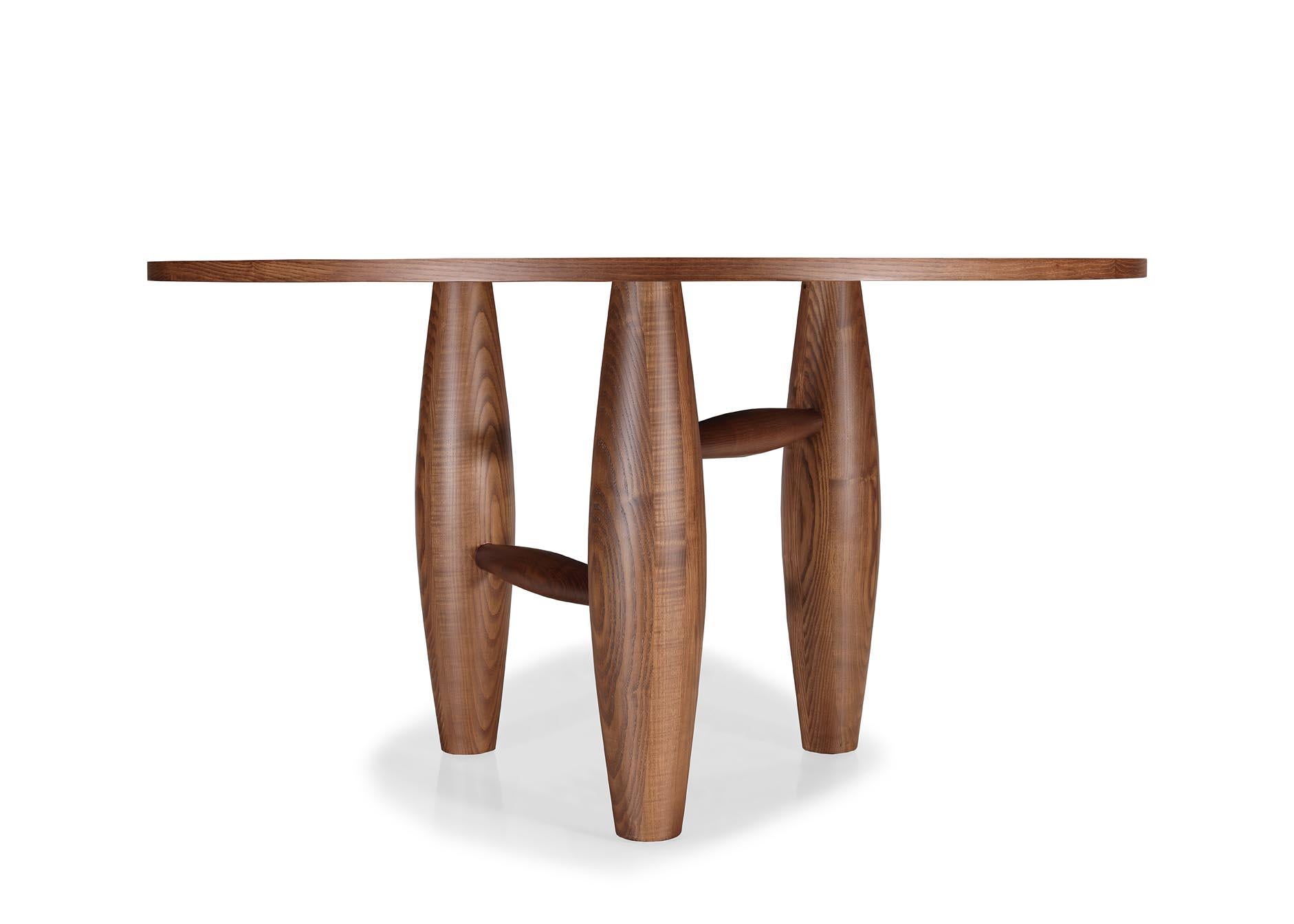 Bao Round Dining Table: Sculptural Curves with Solid Wood Base In New Condition For Sale In Baguim Do Monte, PT