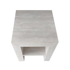 BAO Tavolo laterale di design in marmo travertino di Meddel Spain Joaquín Moll In magazzino