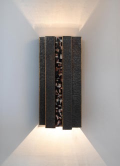 Aplique Baoli de latón y piedra semipreciosa, Viya by Vikram Goyal