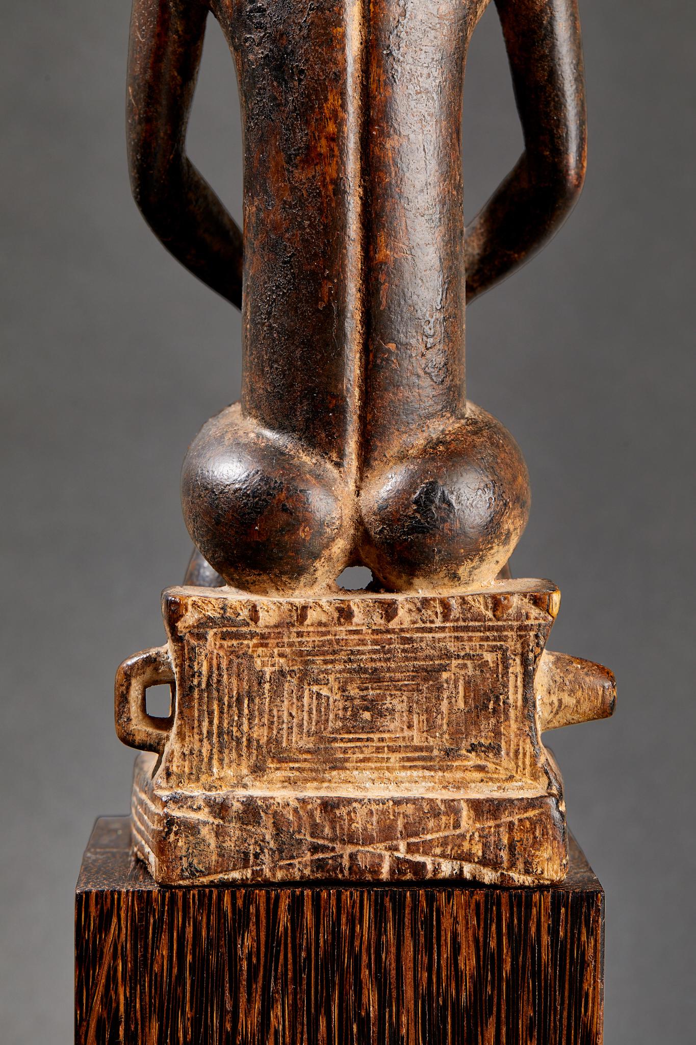Baoulé Statue, Holz, CIRCA 1950, Côte d'Ivoire, Afrika. im Angebot 4